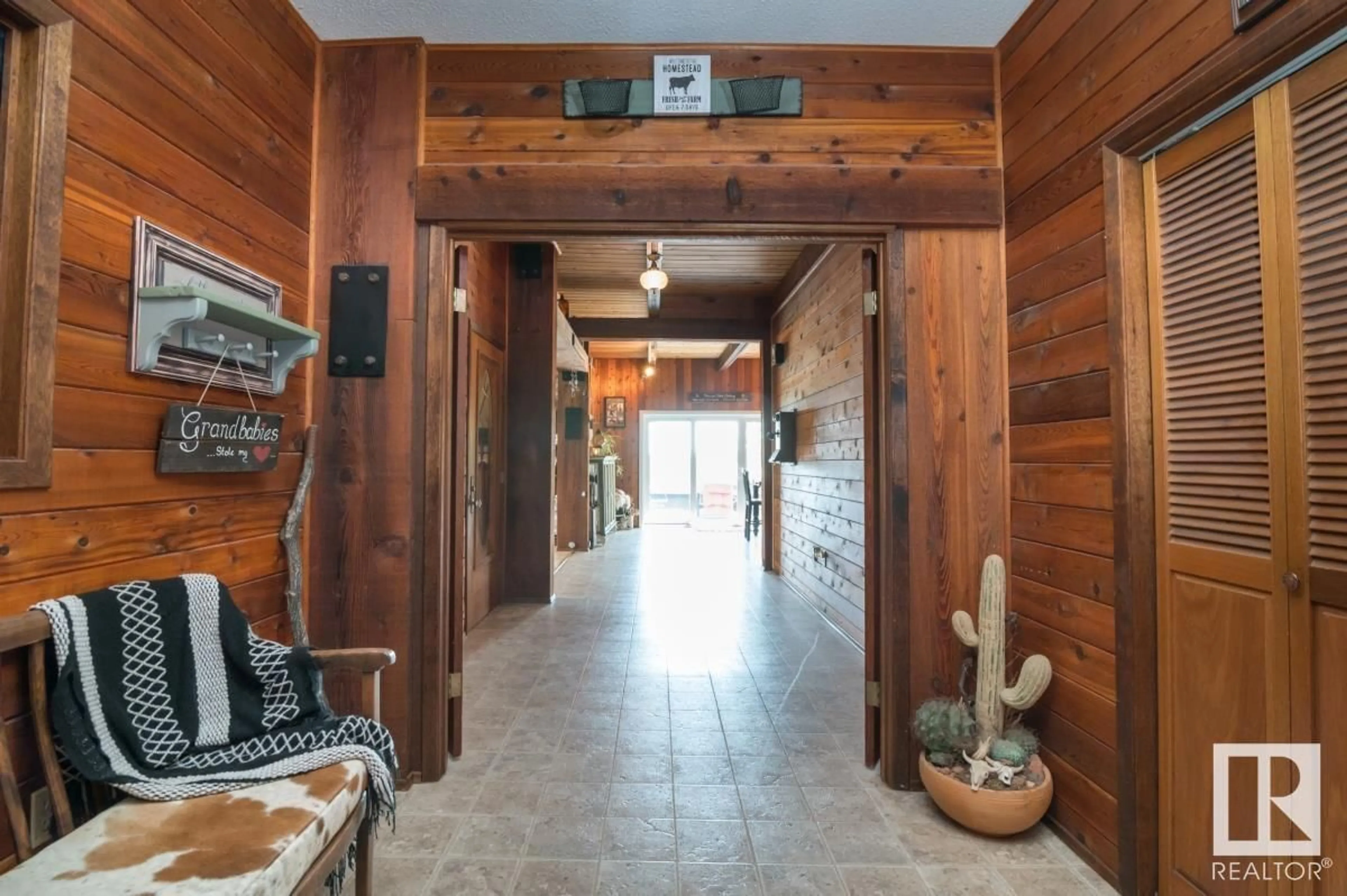 Indoor foyer for 17407 TOWNSHIP ROAD 500, Rural Beaver County Alberta T0B4A0