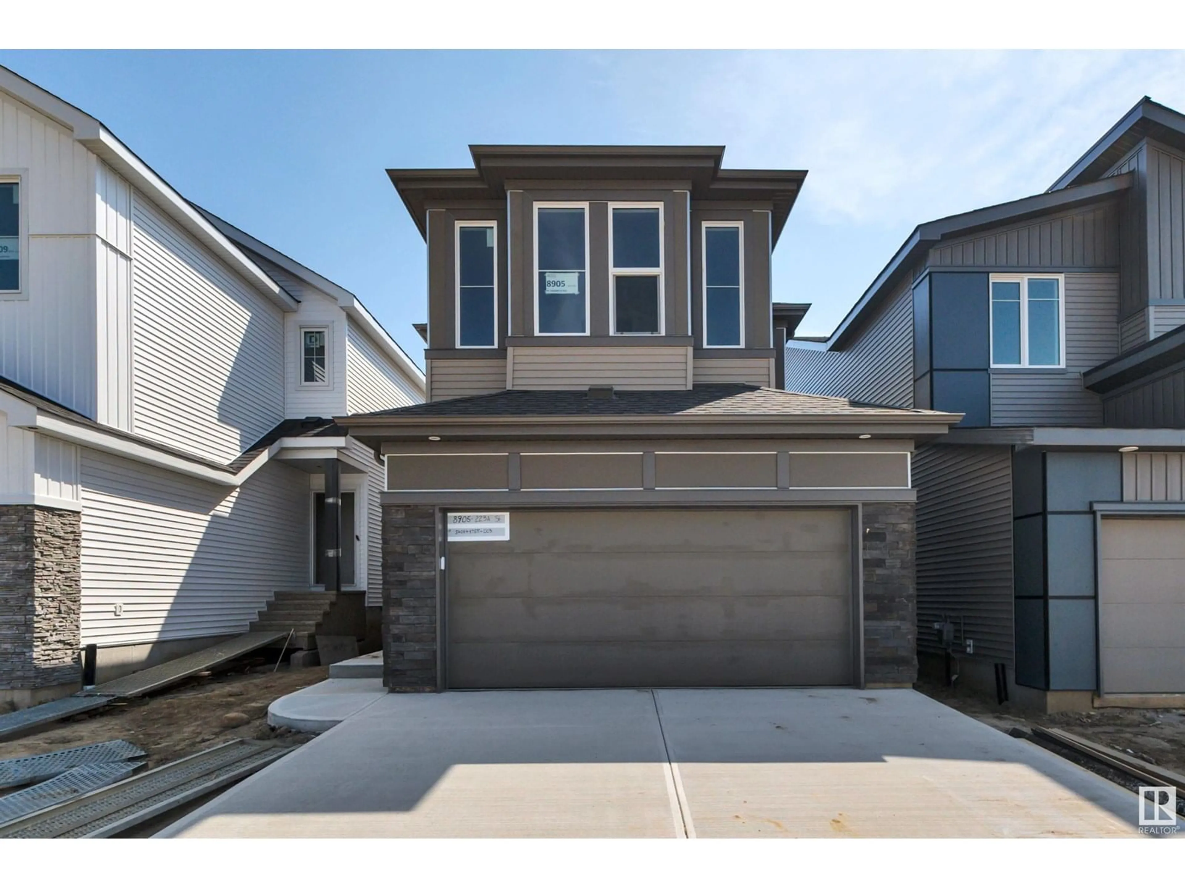 Home with vinyl exterior material, street for NW - 8905 223 A ST, Edmonton Alberta T5T7X2