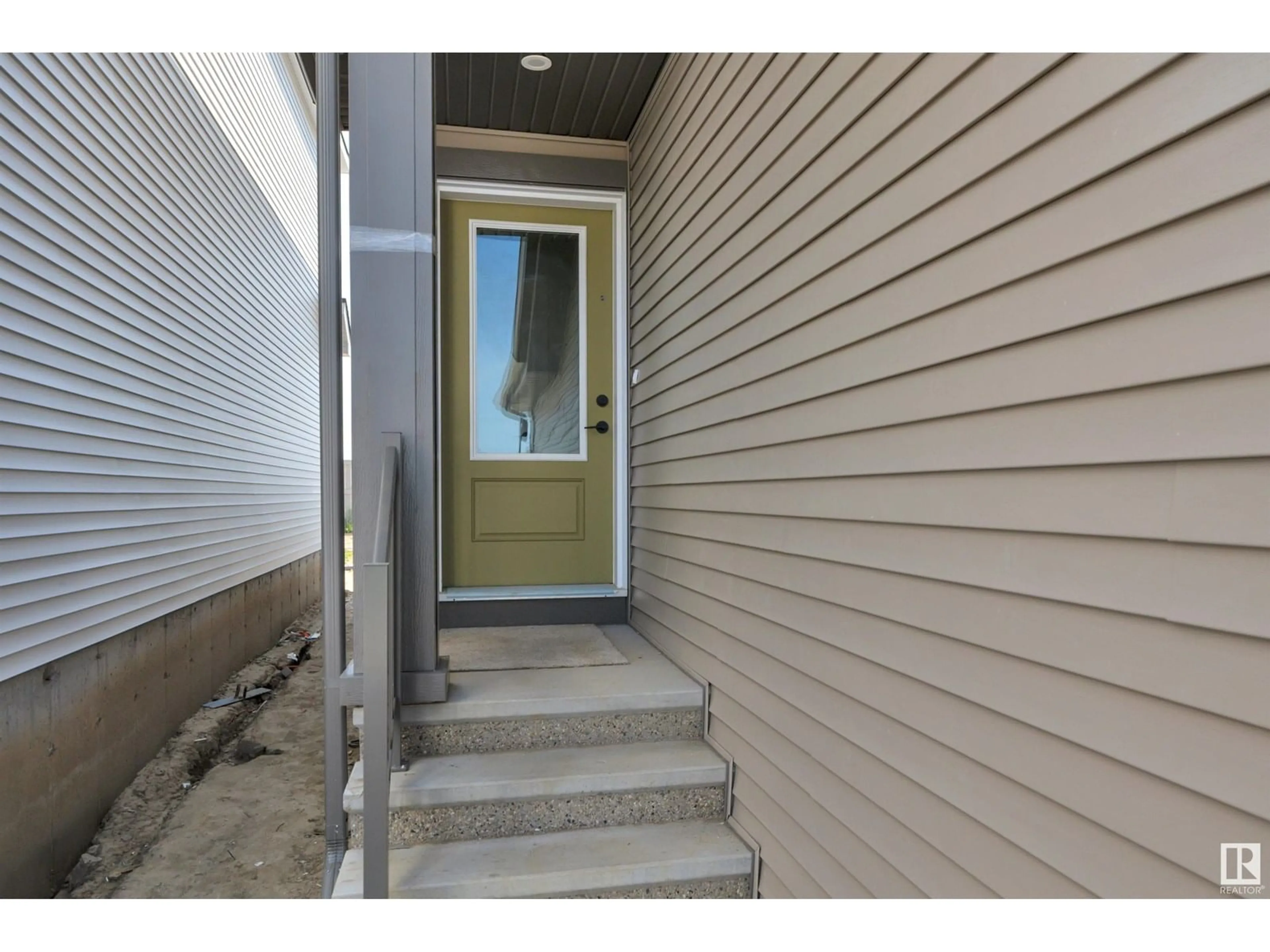 Indoor entryway for NW - 8905 223 A ST, Edmonton Alberta T5T7X2