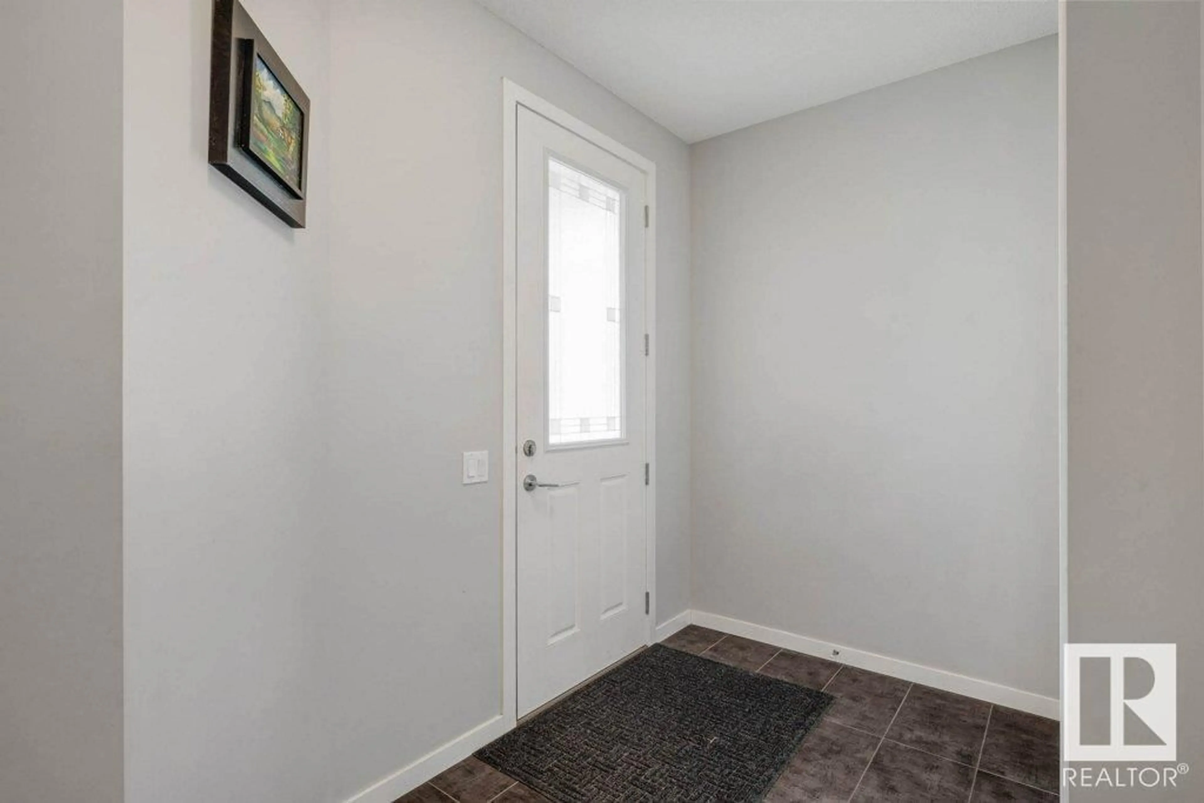 Indoor entryway for 31 RIVIERE TC, St. Albert Alberta T8N7N9