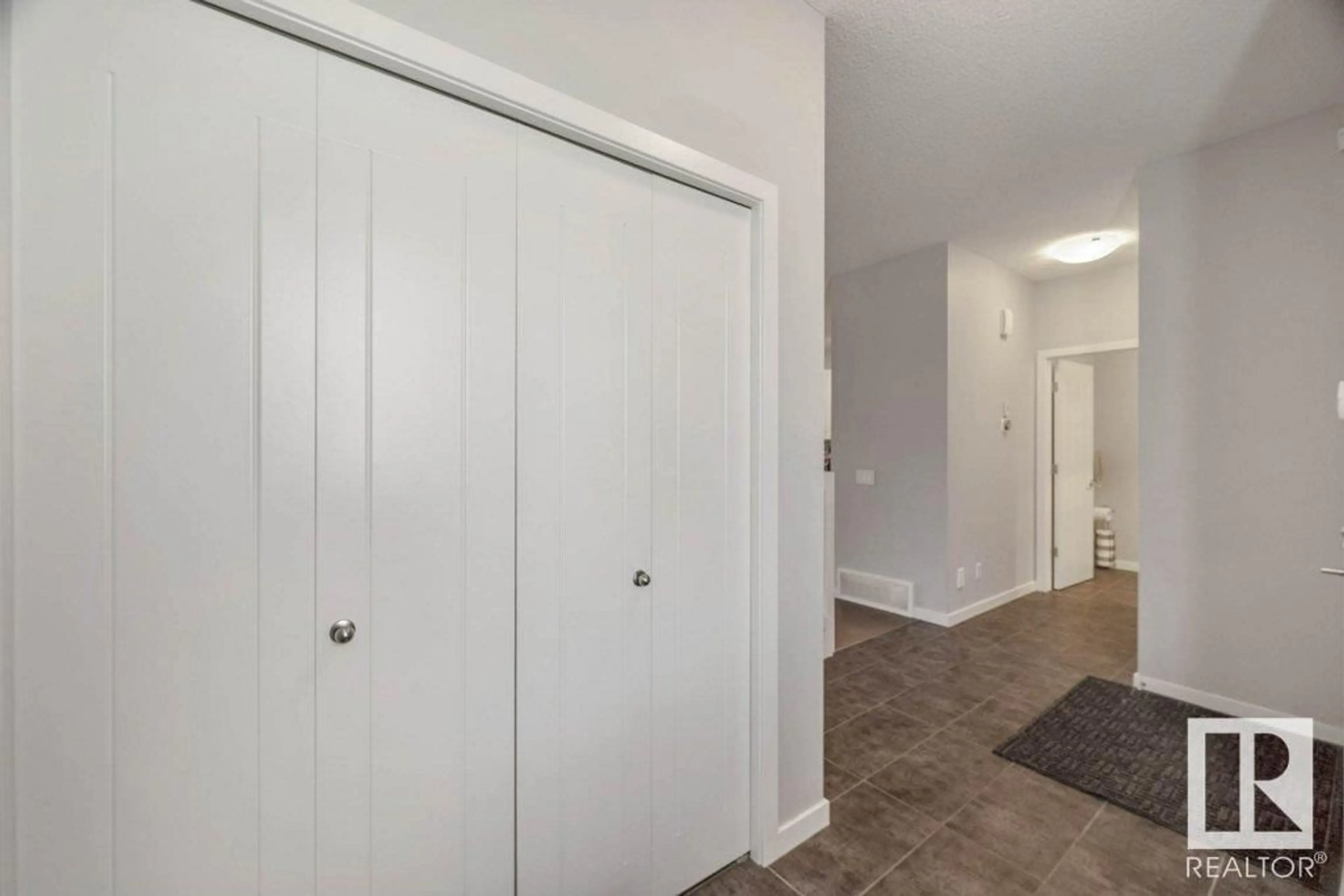 Indoor entryway for 31 RIVIERE TC, St. Albert Alberta T8N7N9