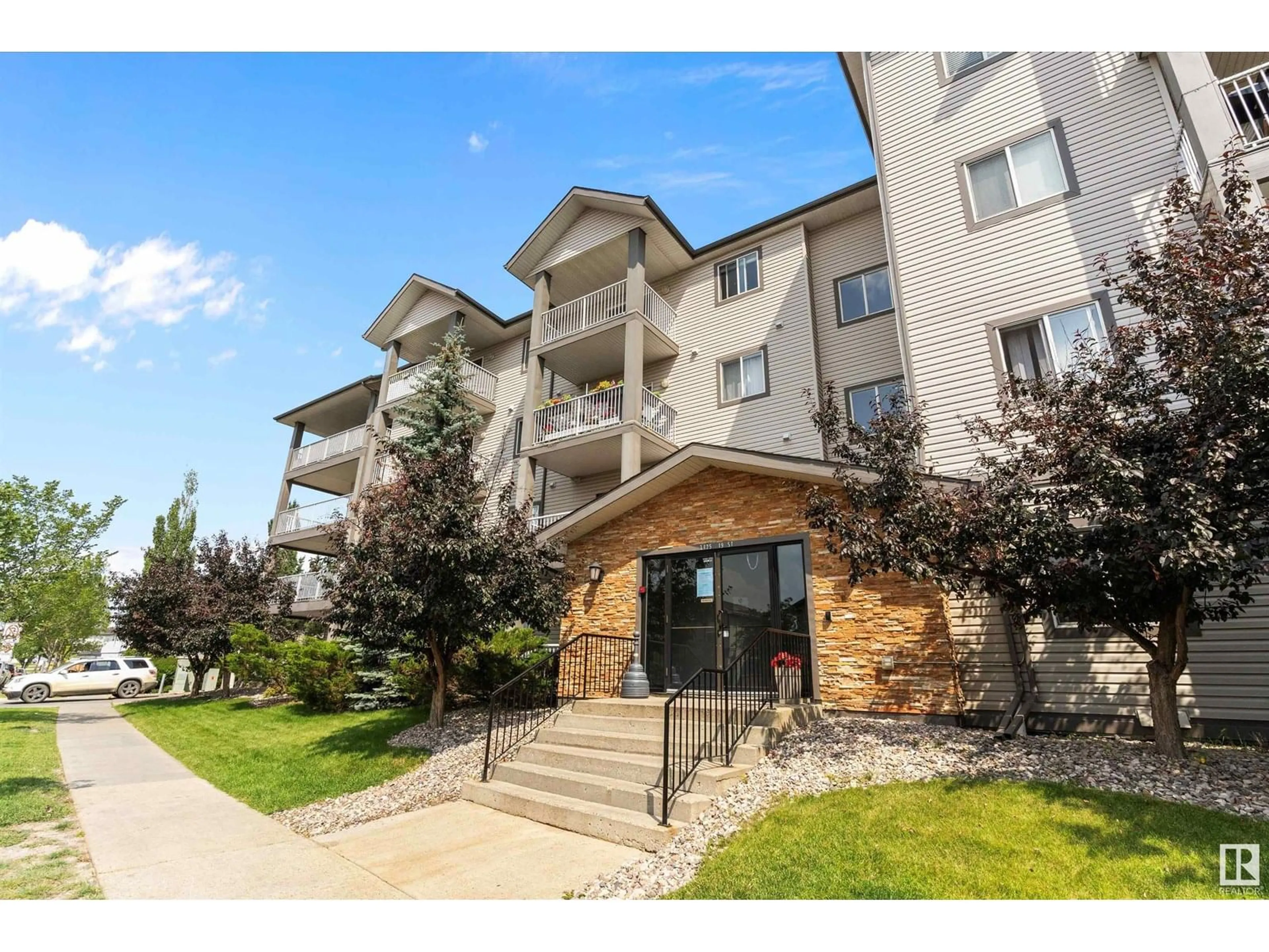 Patio, unknown for #122 - 3425 19 ST, Edmonton Alberta T6T2B5