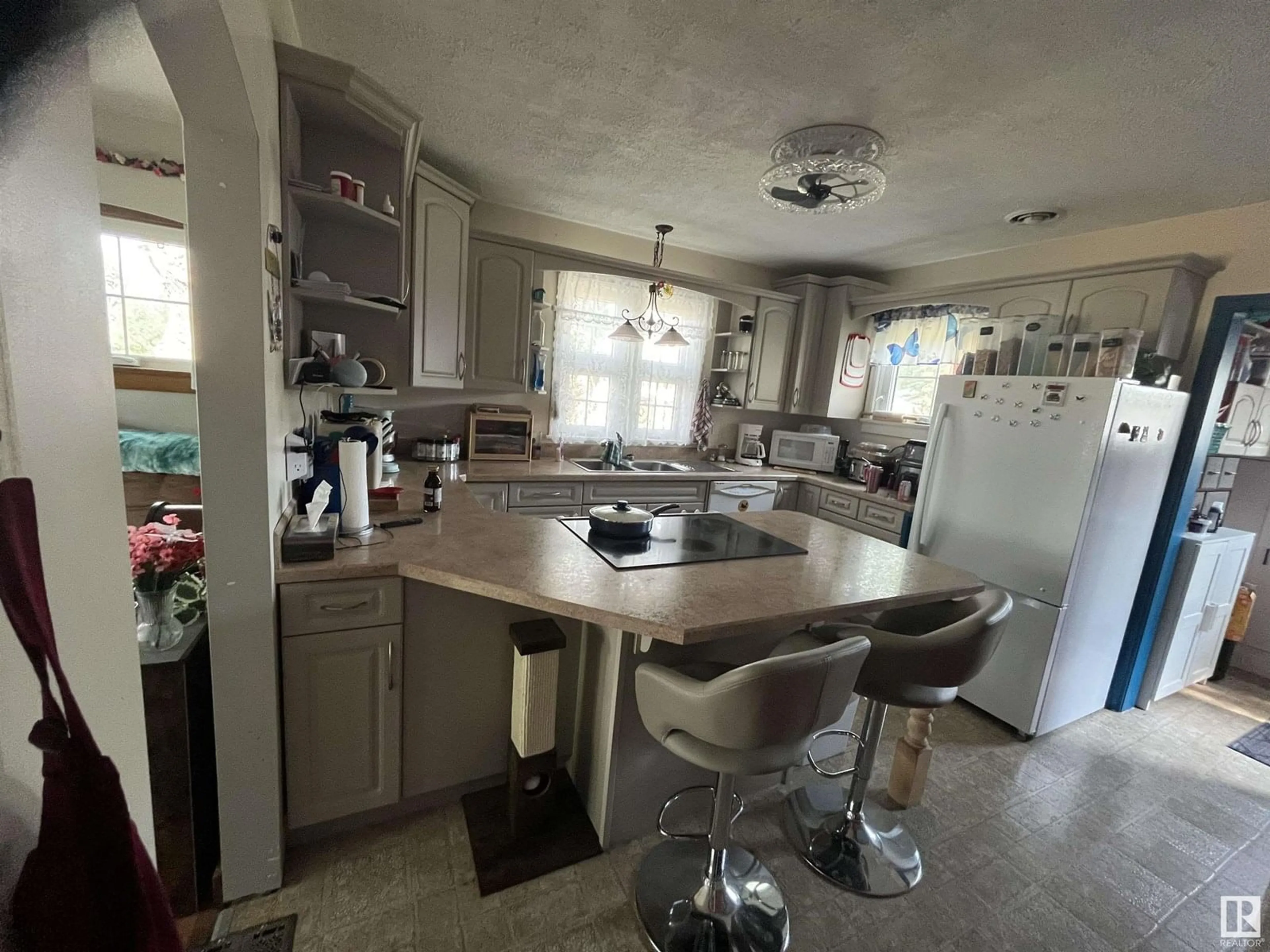 Unknown for 5240 55 AV, Viking Alberta T0B4N0