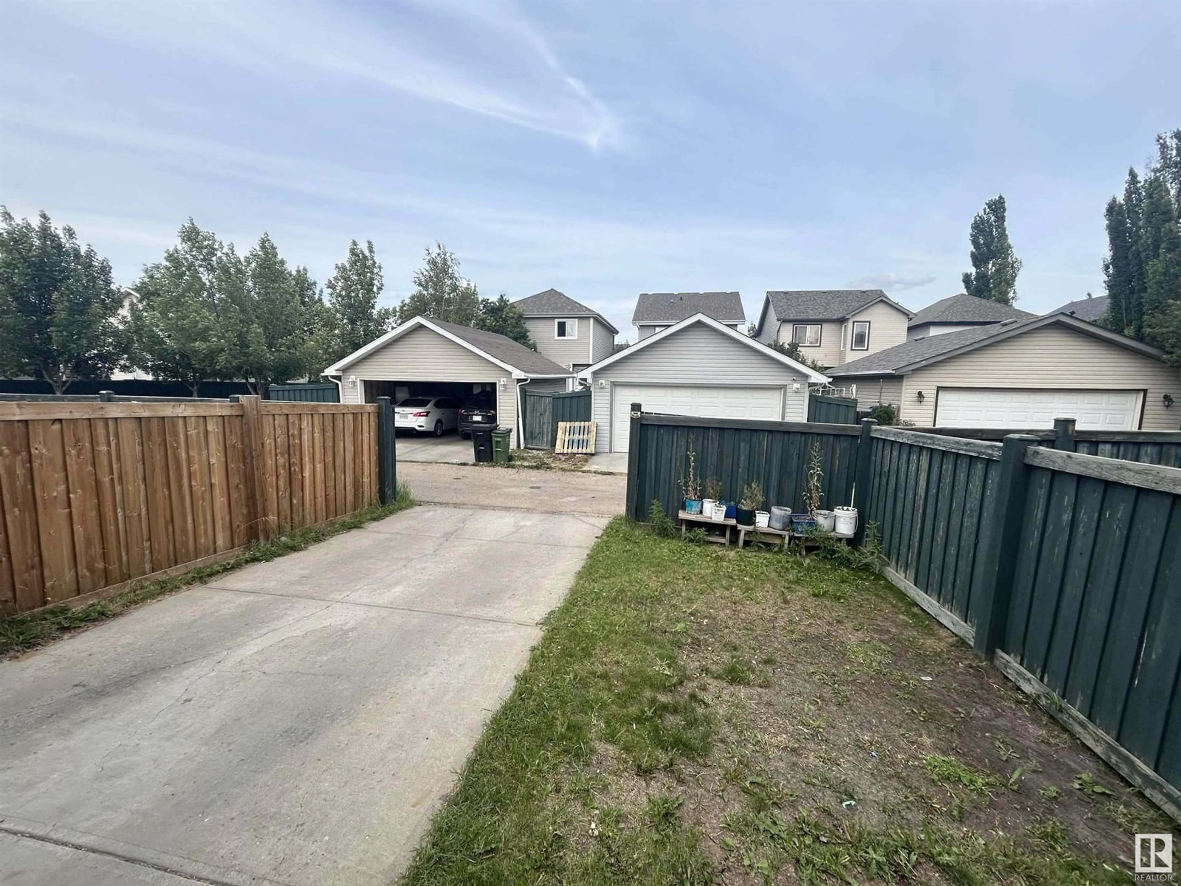 A pic from outside/outdoor area/front of a property/back of a property/a pic from drone, street for 1585 RUTHERFORD RD, Edmonton Alberta T6W0A9