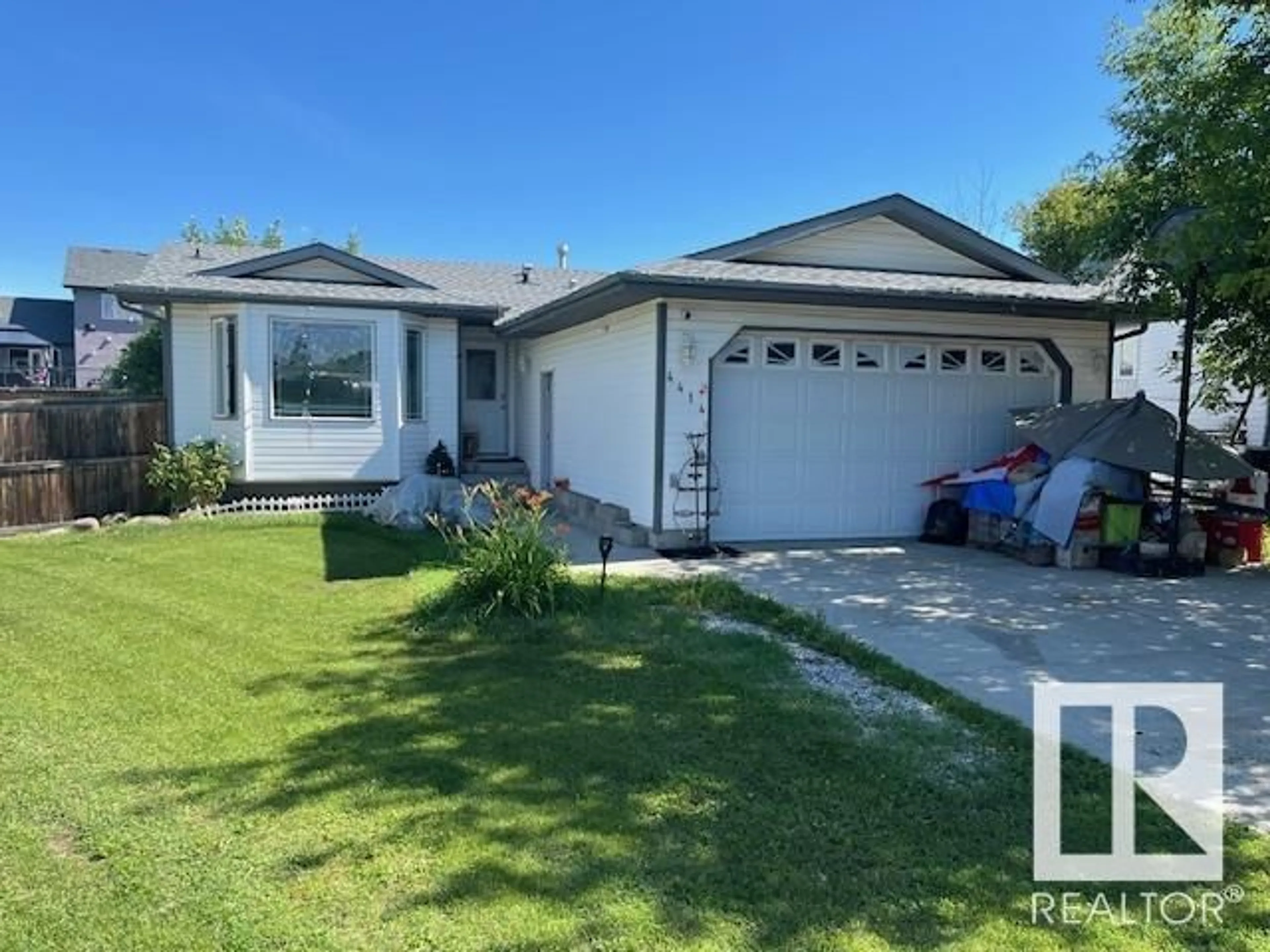 Home with vinyl exterior material, street for 4414 YEOMAN CL, Onoway Alberta T0E1V0
