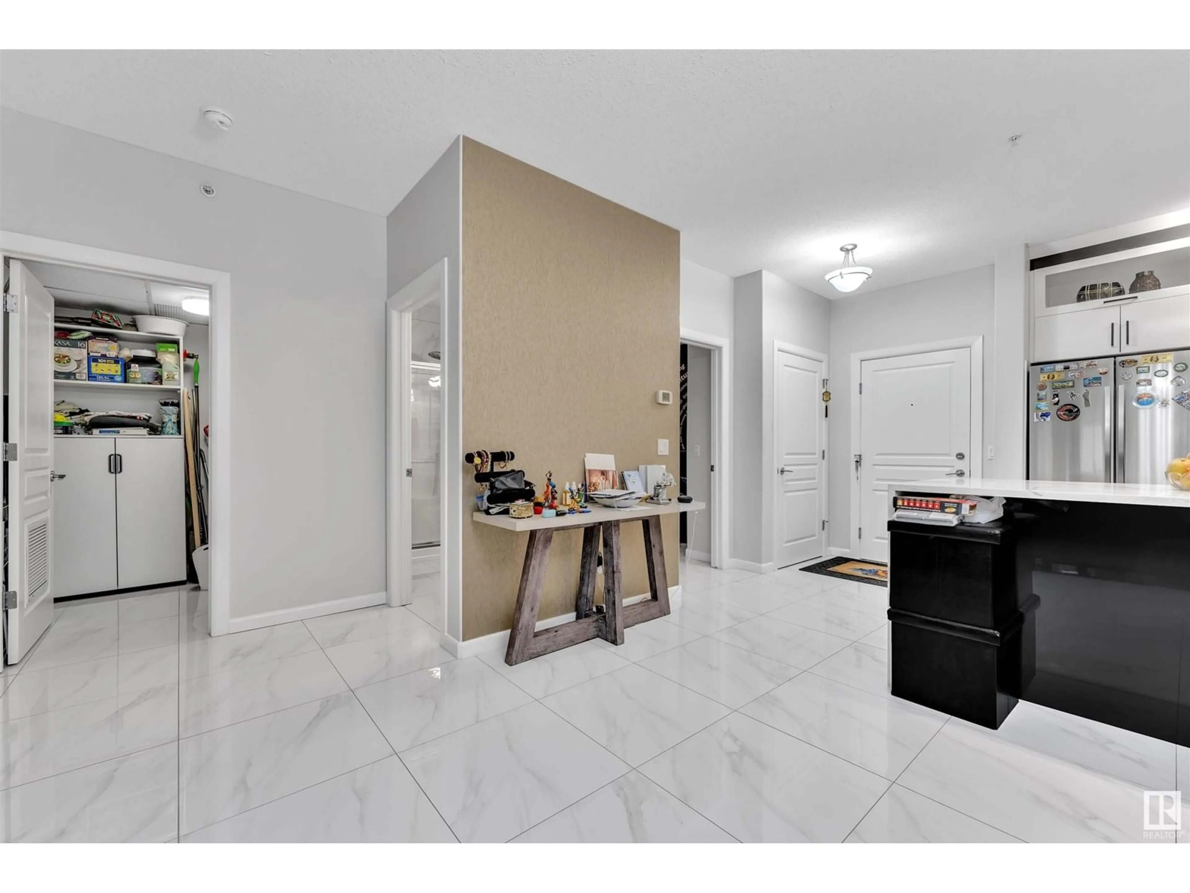 Indoor entryway for #105 - 160 MAGRATH ROAD, Edmonton Alberta T6R3T7