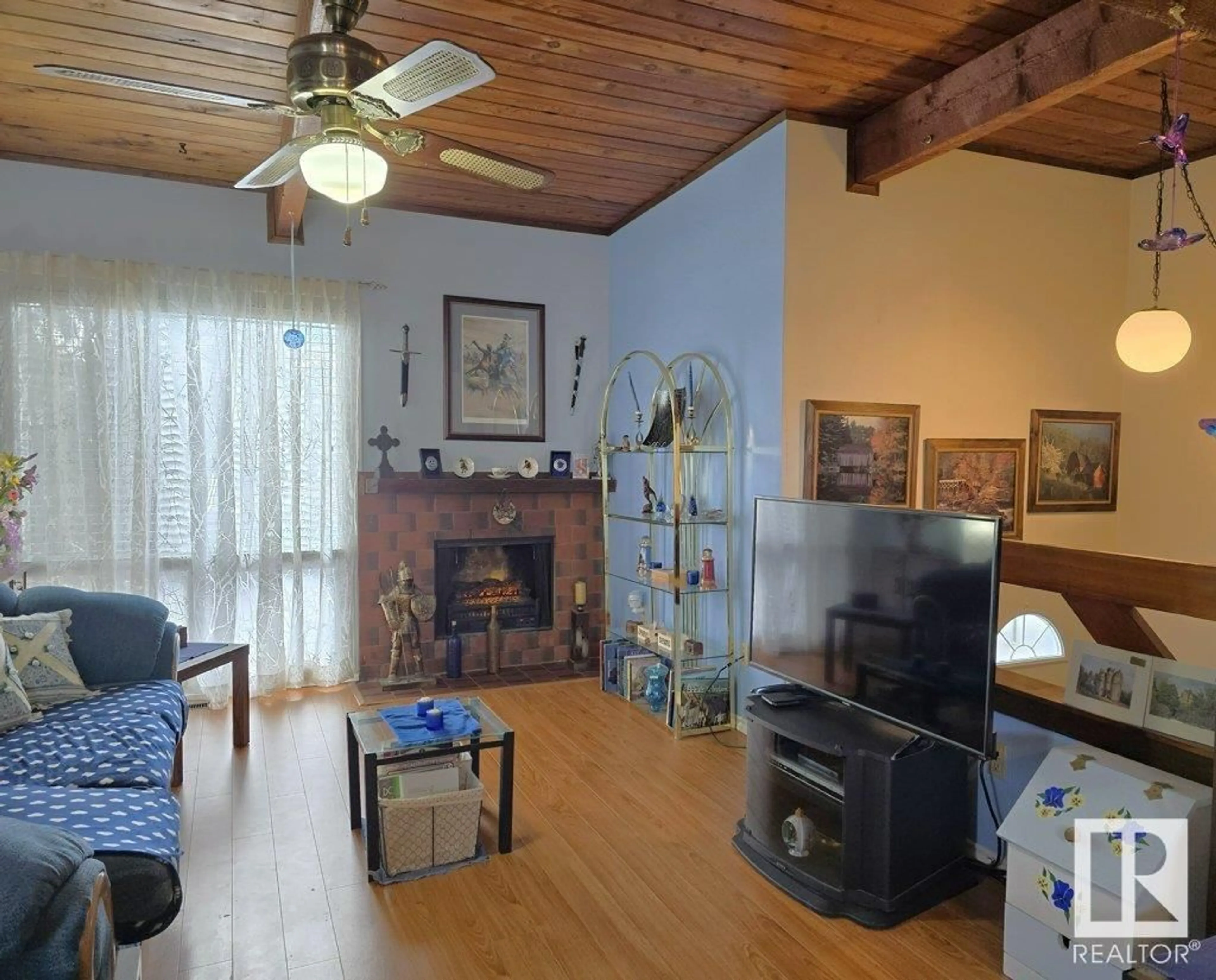 Living room with furniture, wood/laminate floor for 14 NORTHWOODS VG, Edmonton Alberta T5X1T2