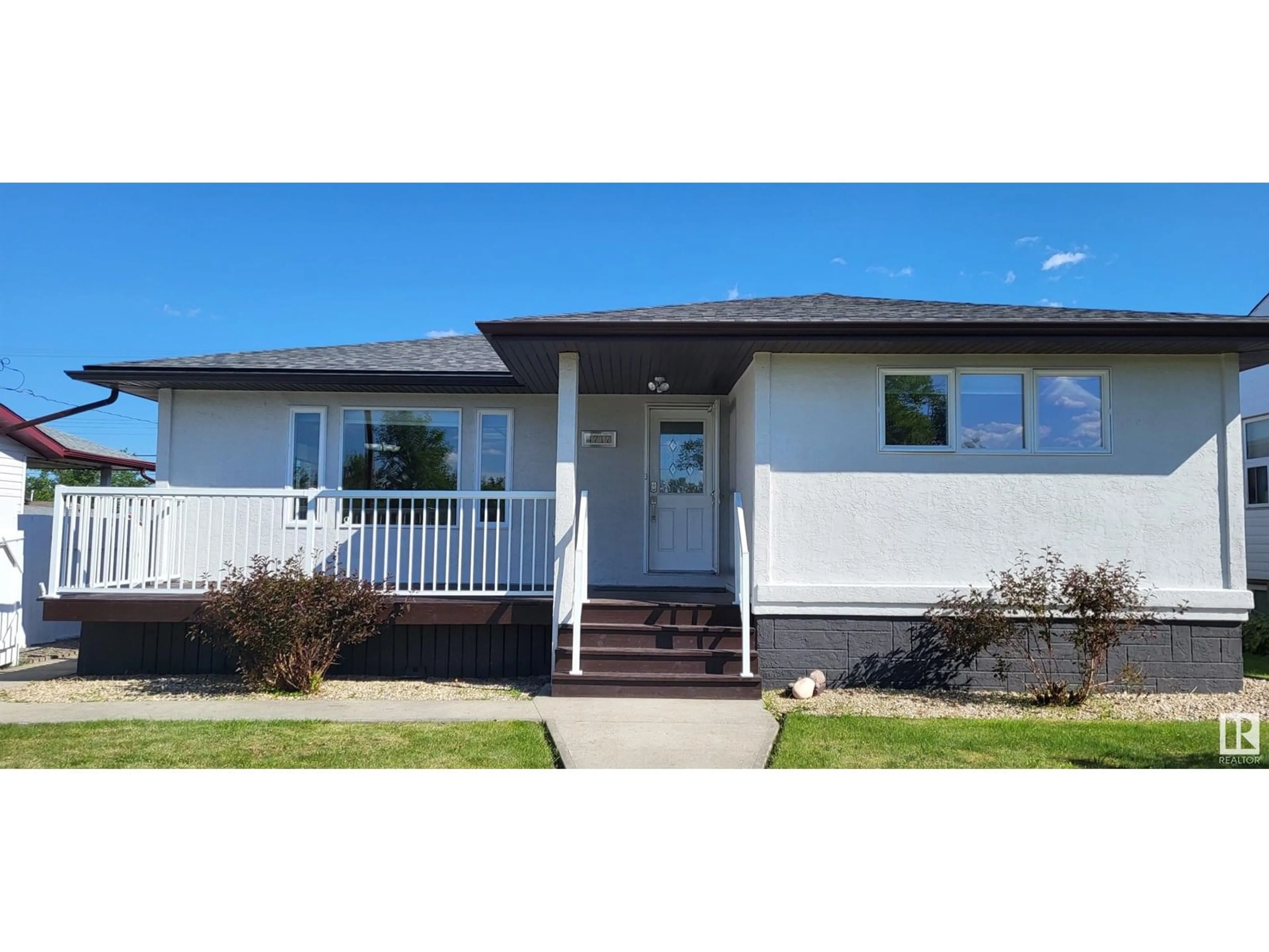 Home with vinyl exterior material, street for 4717 44 ST, Drayton Valley Alberta T7A1H1