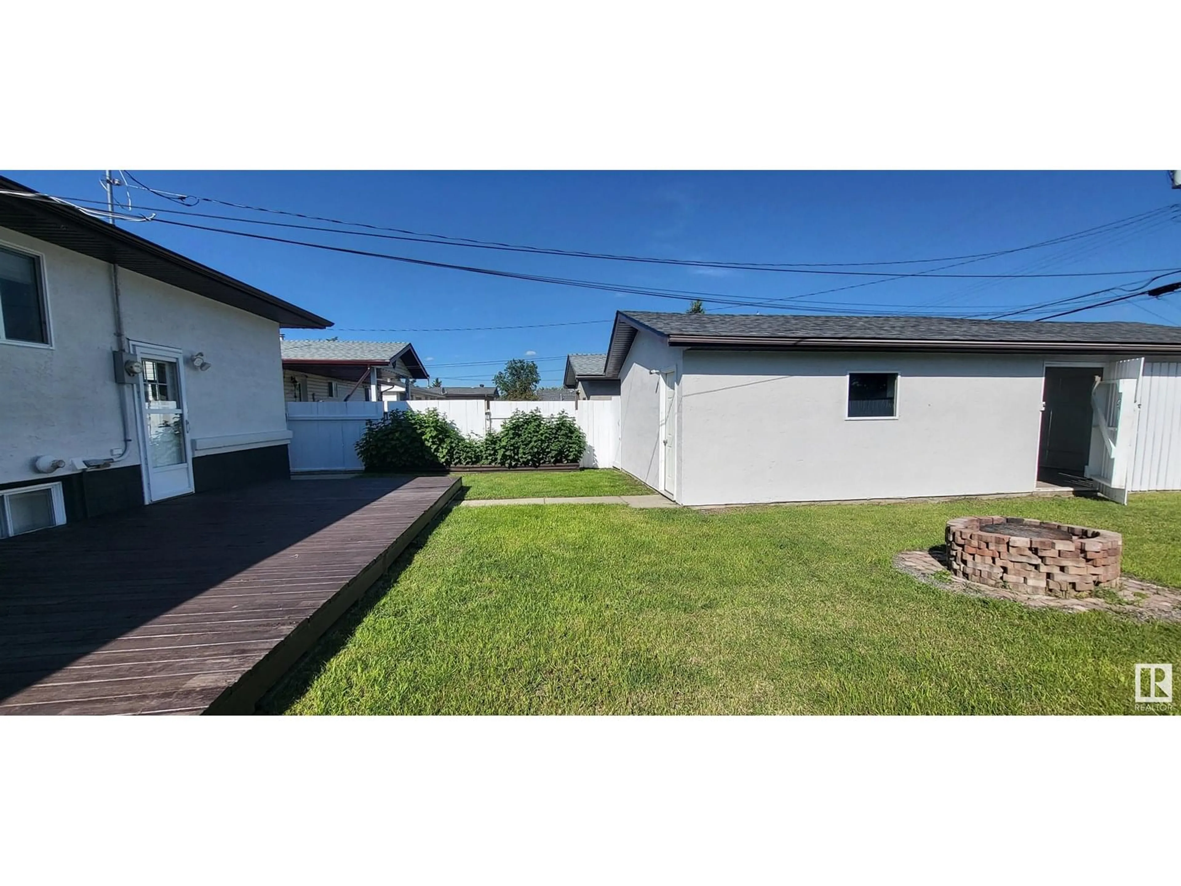 A pic from outside/outdoor area/front of a property/back of a property/a pic from drone, street for 4717 44 ST, Drayton Valley Alberta T7A1H1