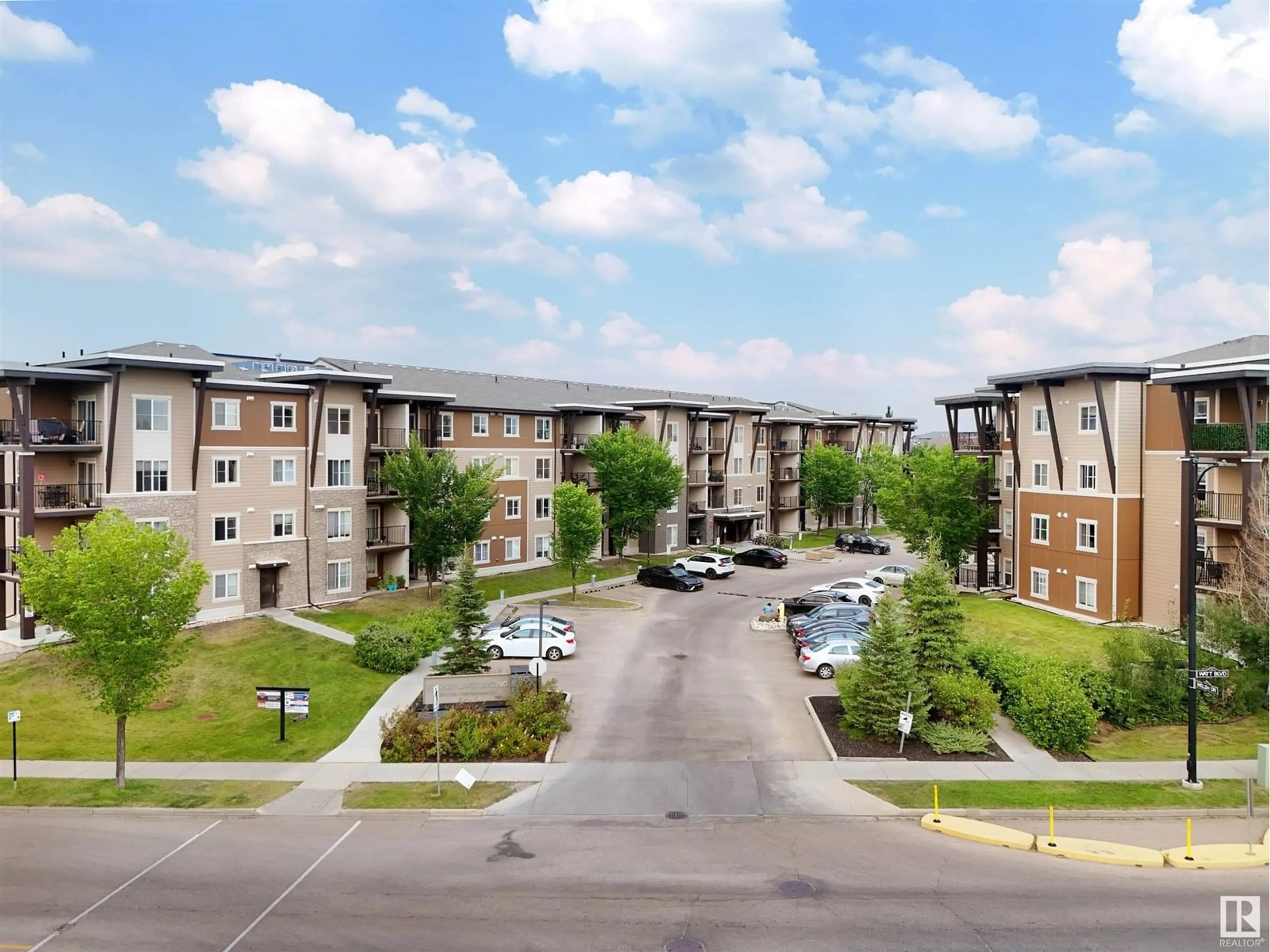 A pic from outside/outdoor area/front of a property/back of a property/a pic from drone, unknown for 118 WATT BV, Edmonton Alberta T6X1P7