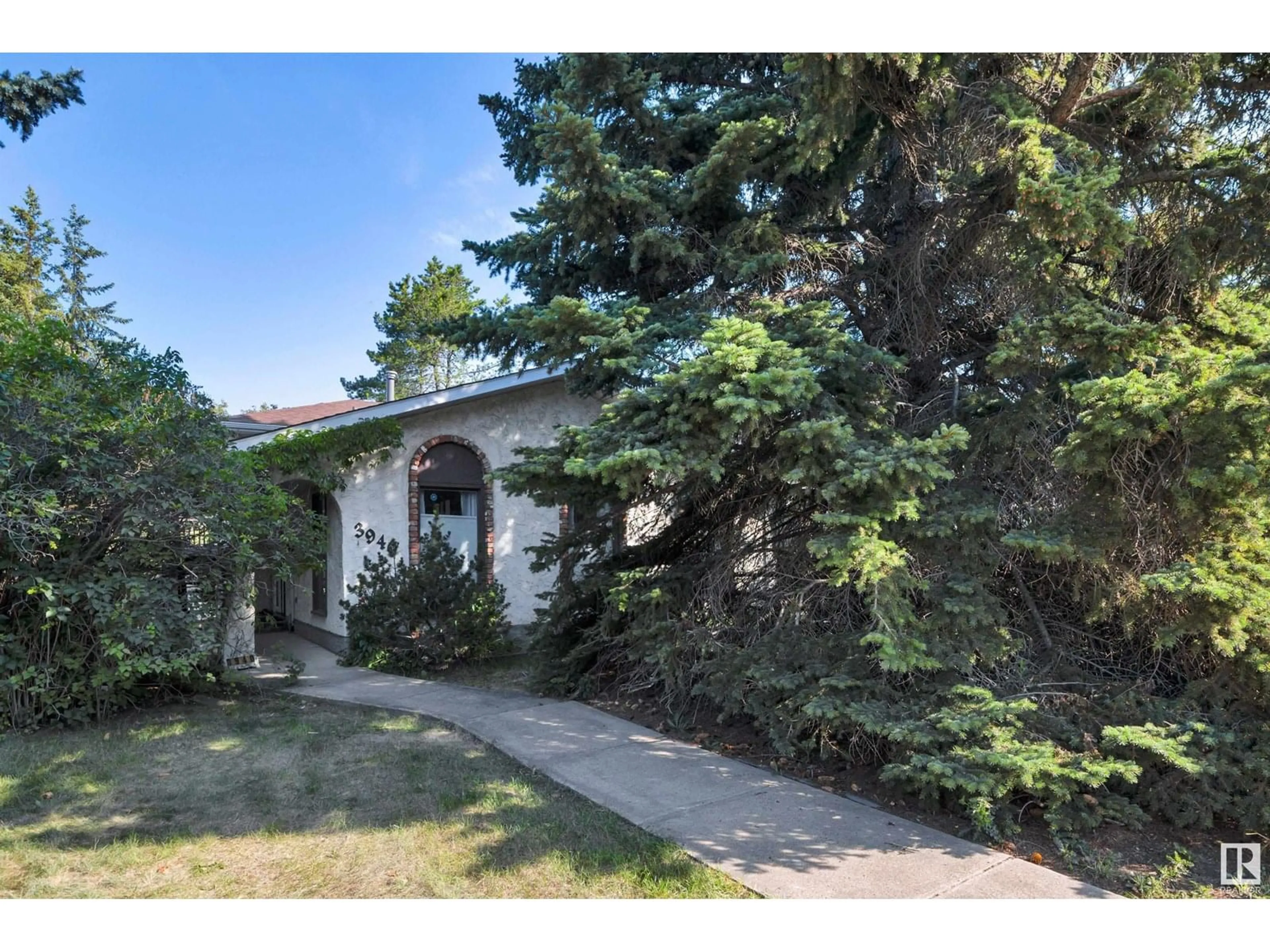 A pic from outside/outdoor area/front of a property/back of a property/a pic from drone, street for 3940 62 ST, Edmonton Alberta T6L1A6