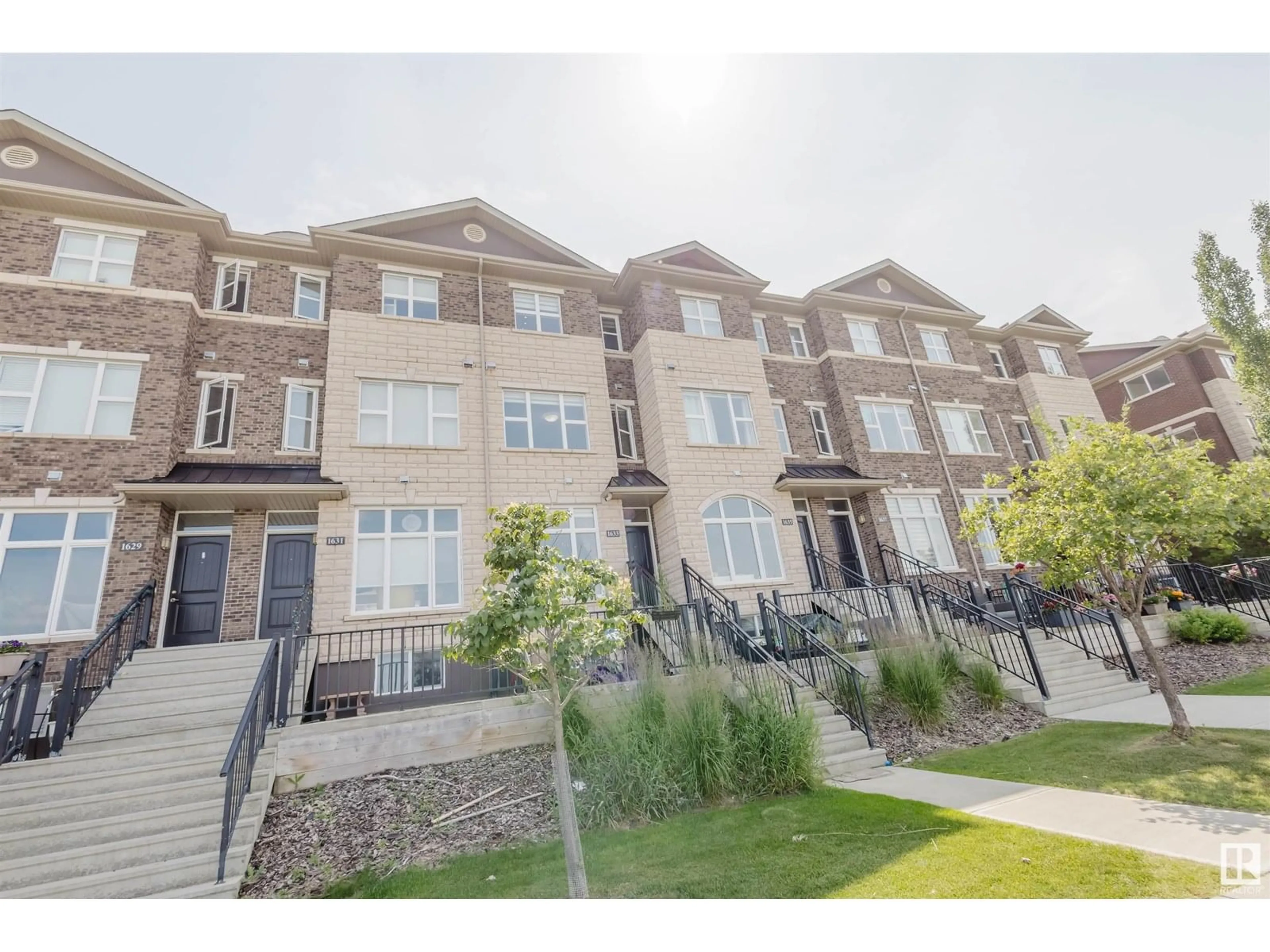 A pic from outside/outdoor area/front of a property/back of a property/a pic from drone, unknown for 1633 CUNNINGHAM WY, Edmonton Alberta T6W0V8