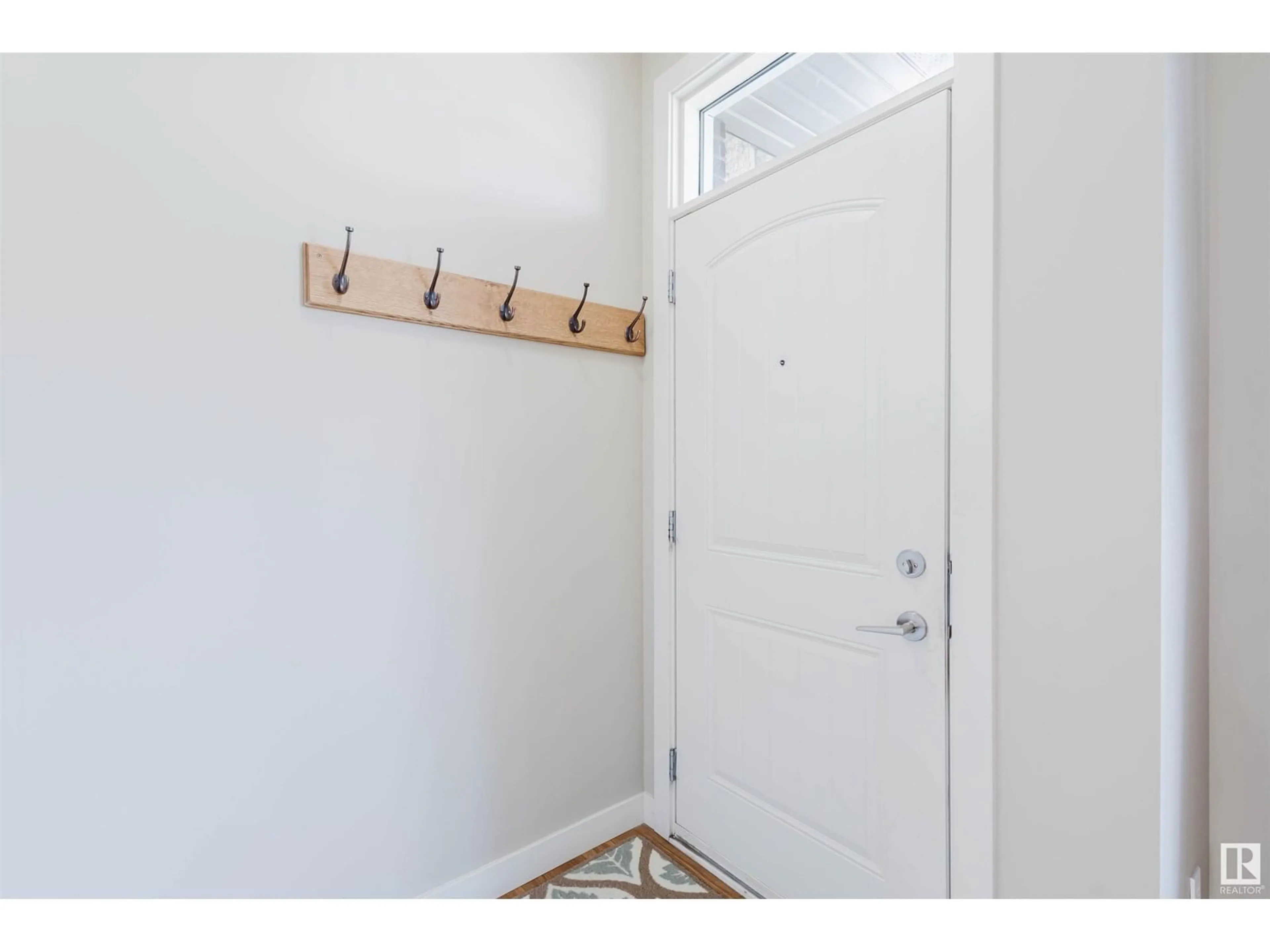 Indoor entryway for 1633 CUNNINGHAM WY, Edmonton Alberta T6W0V8