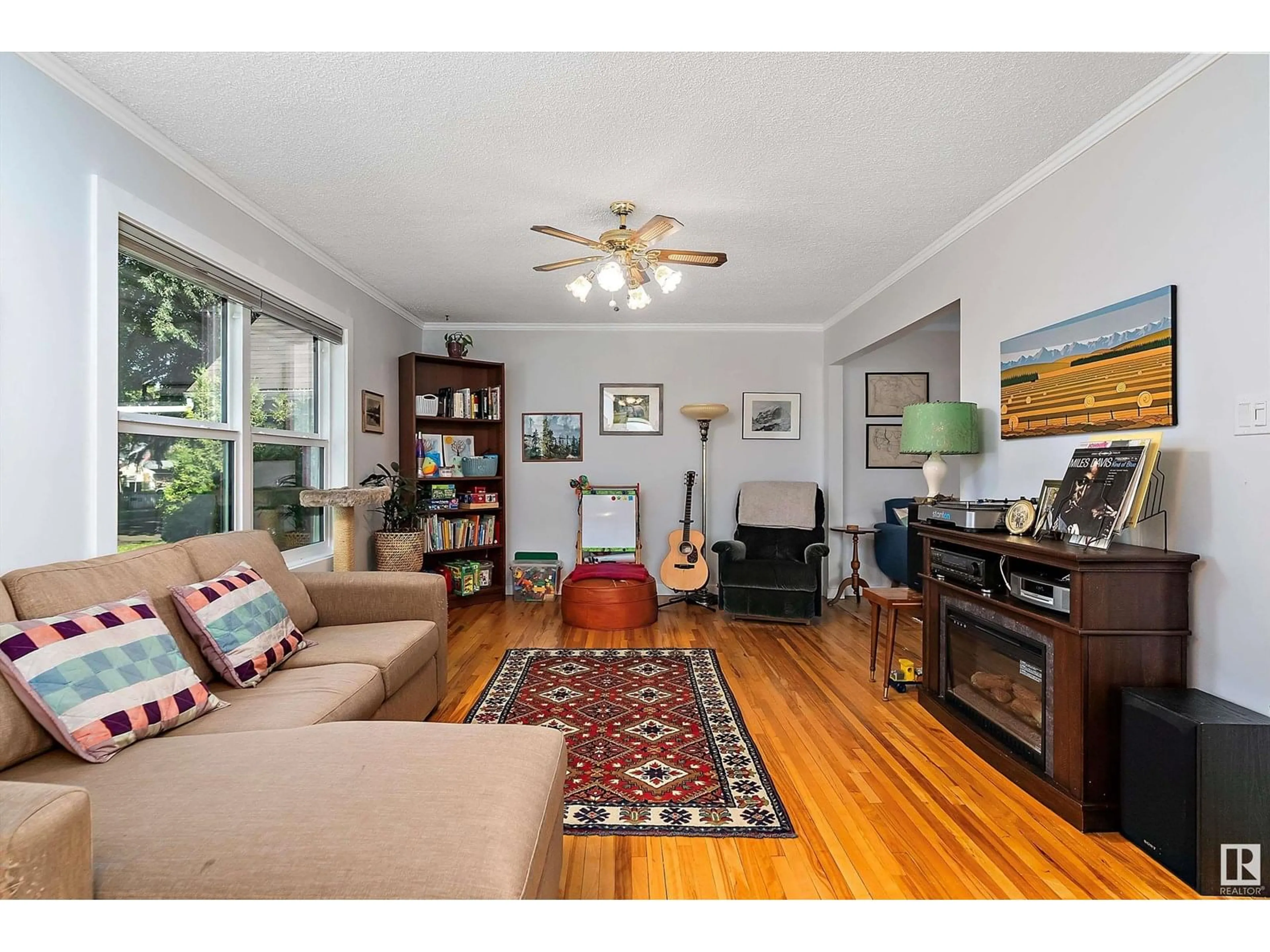 Living room with furniture, wood/laminate floor for 11241 90 ST, Edmonton Alberta T5B3X3