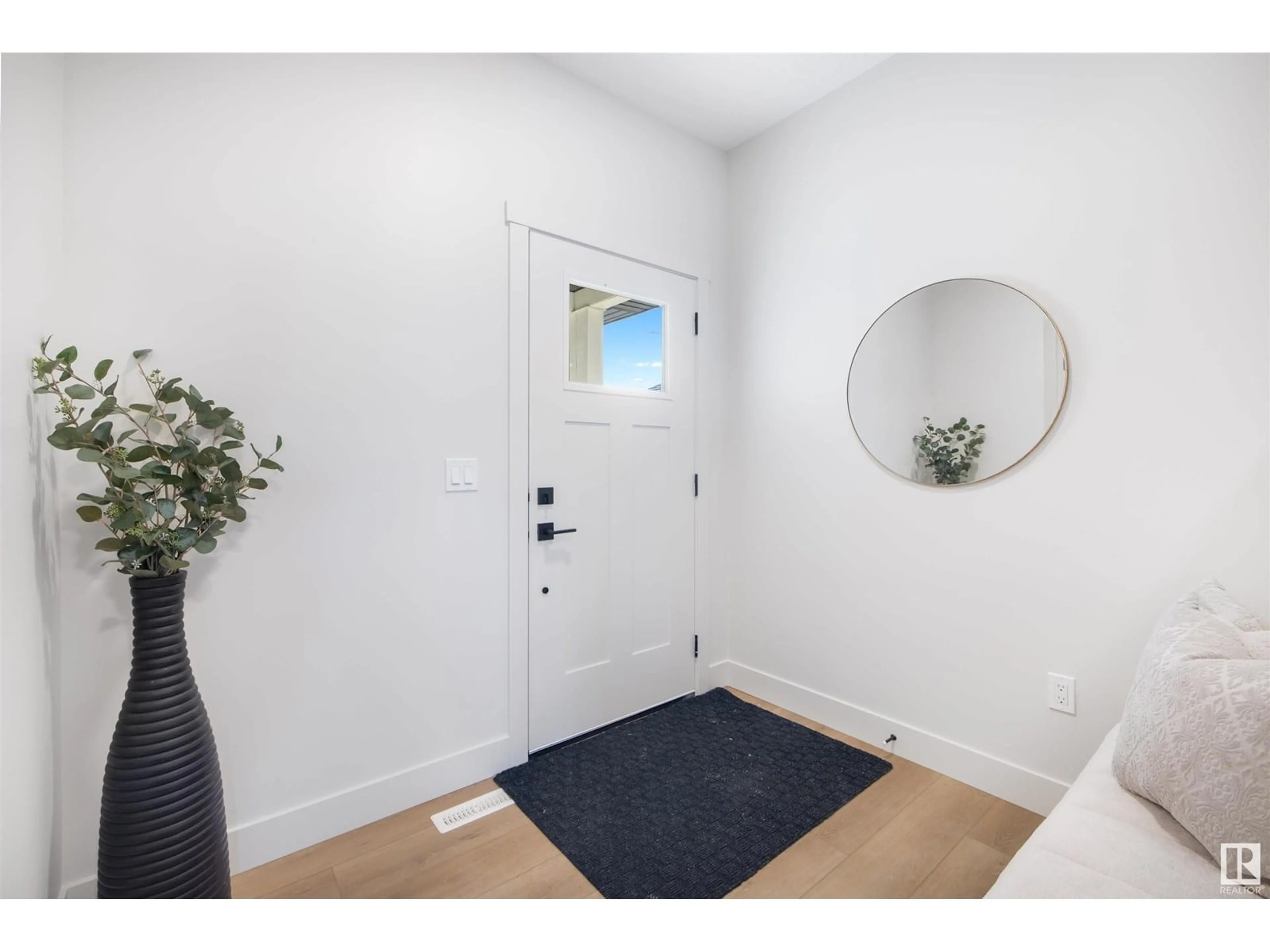 Indoor entryway for 9221 102 ST, Morinville Alberta T8R1A0