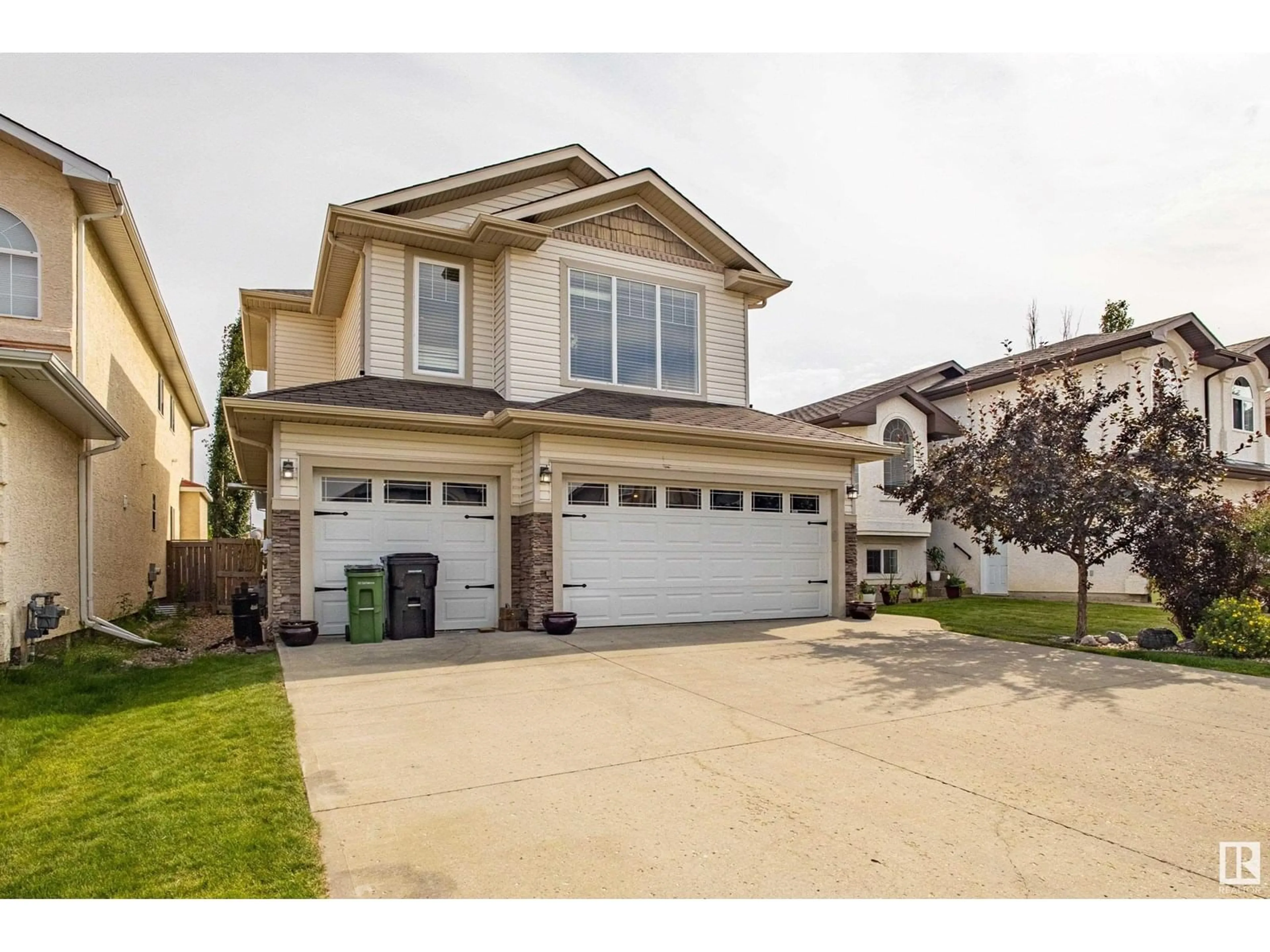 Home with vinyl exterior material, street for 13511 162 AV, Edmonton Alberta T6V0C1