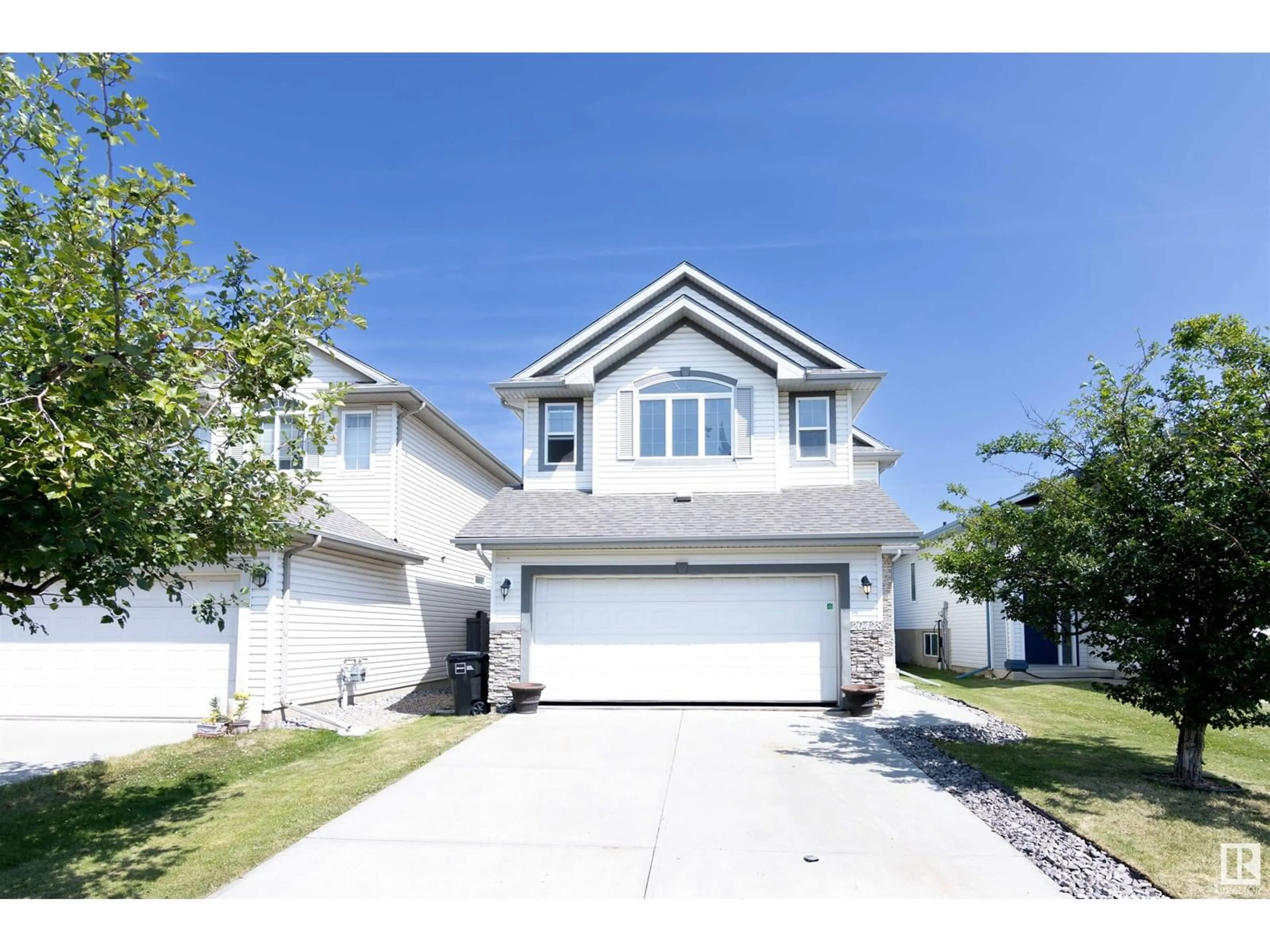 Home with vinyl exterior material, street for 20428 51 AV, Edmonton Alberta T6M2Z7