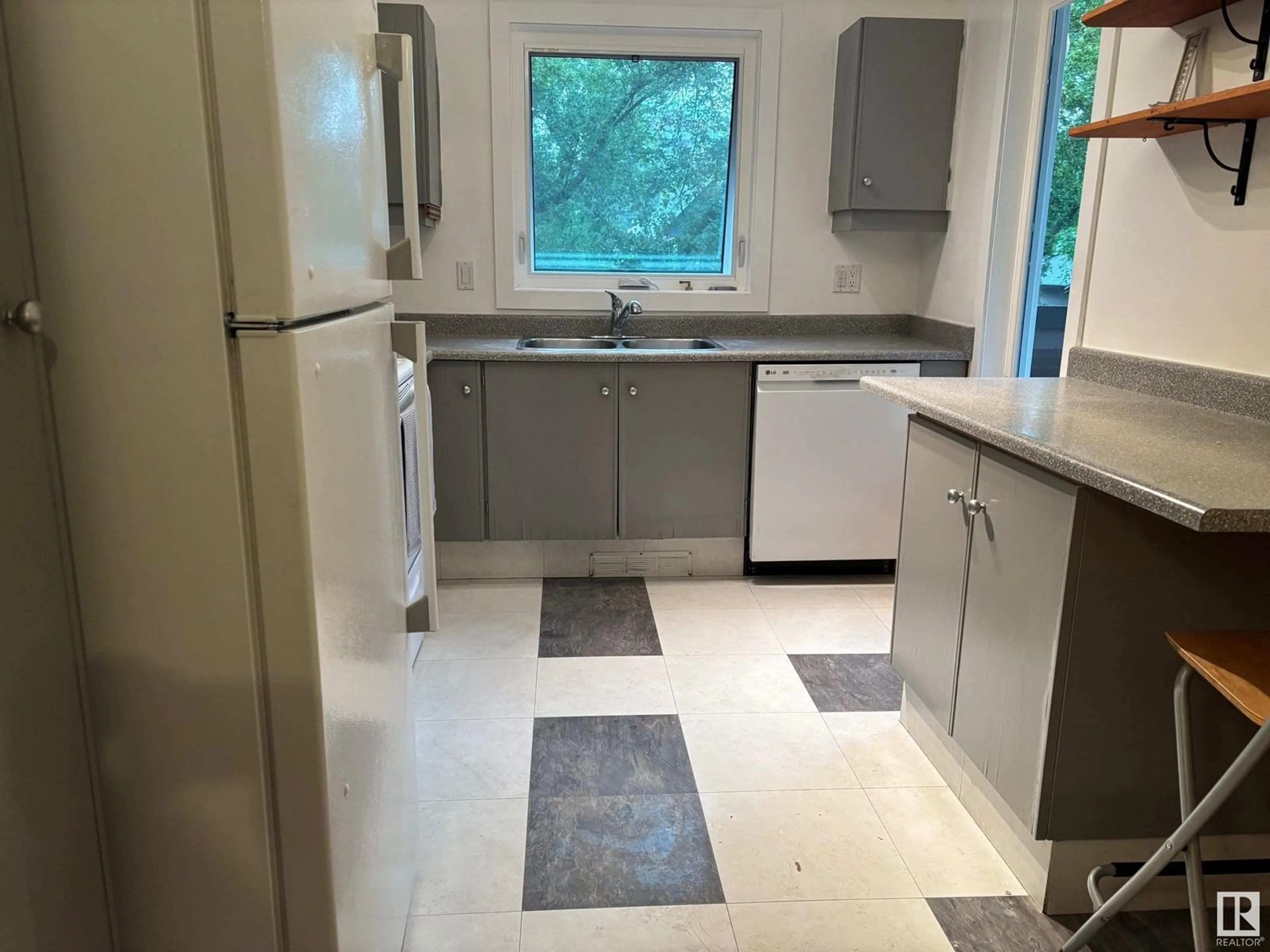 Standard kitchen, unknown for 307 - 11115 80 AV, Edmonton Alberta T6G0R4