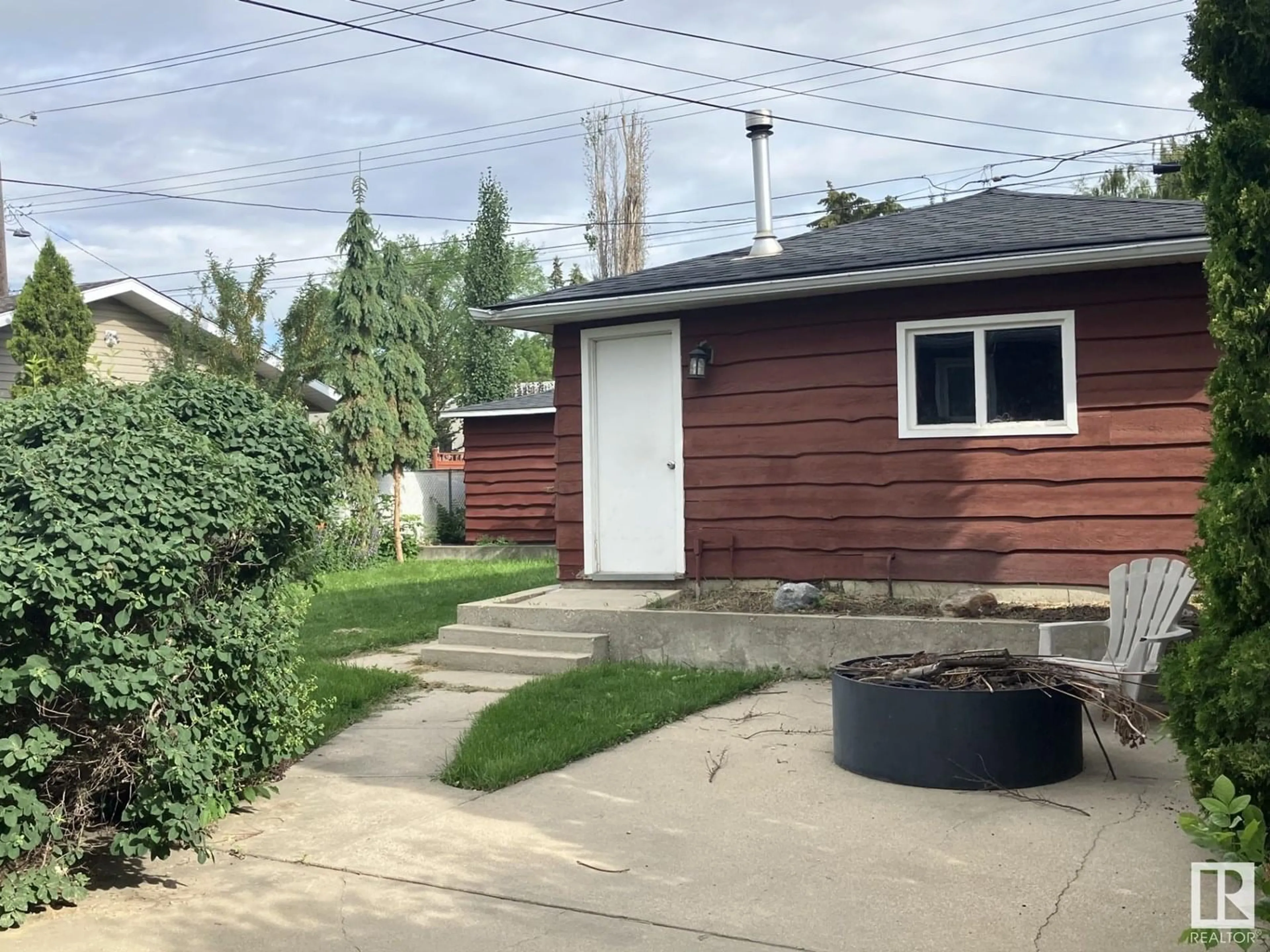 Unknown for 6004 106 AVE, Edmonton Alberta T6A1G5