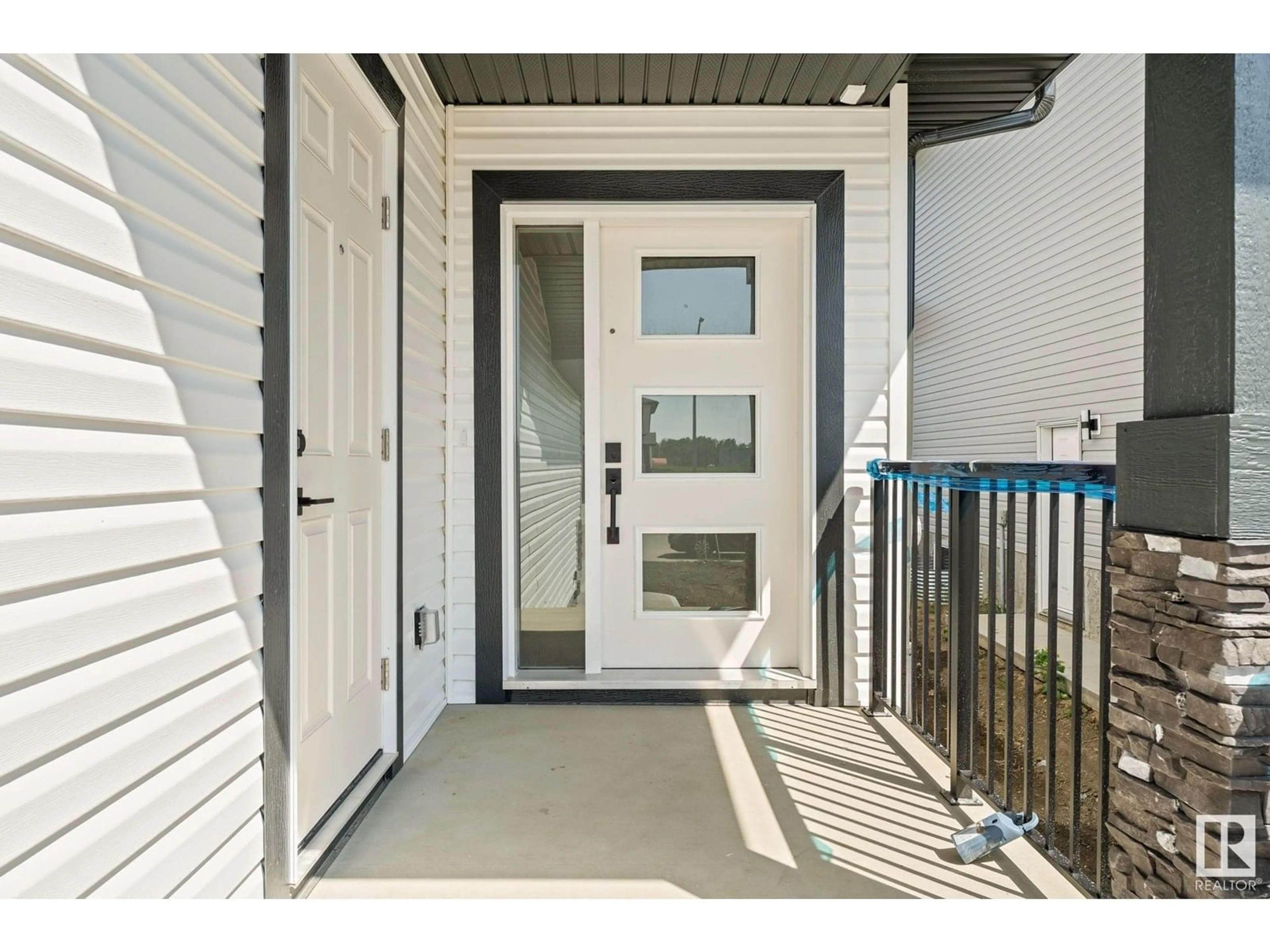 Indoor entryway for 5260 47 AVENUE, Calmar Alberta T0C0V0