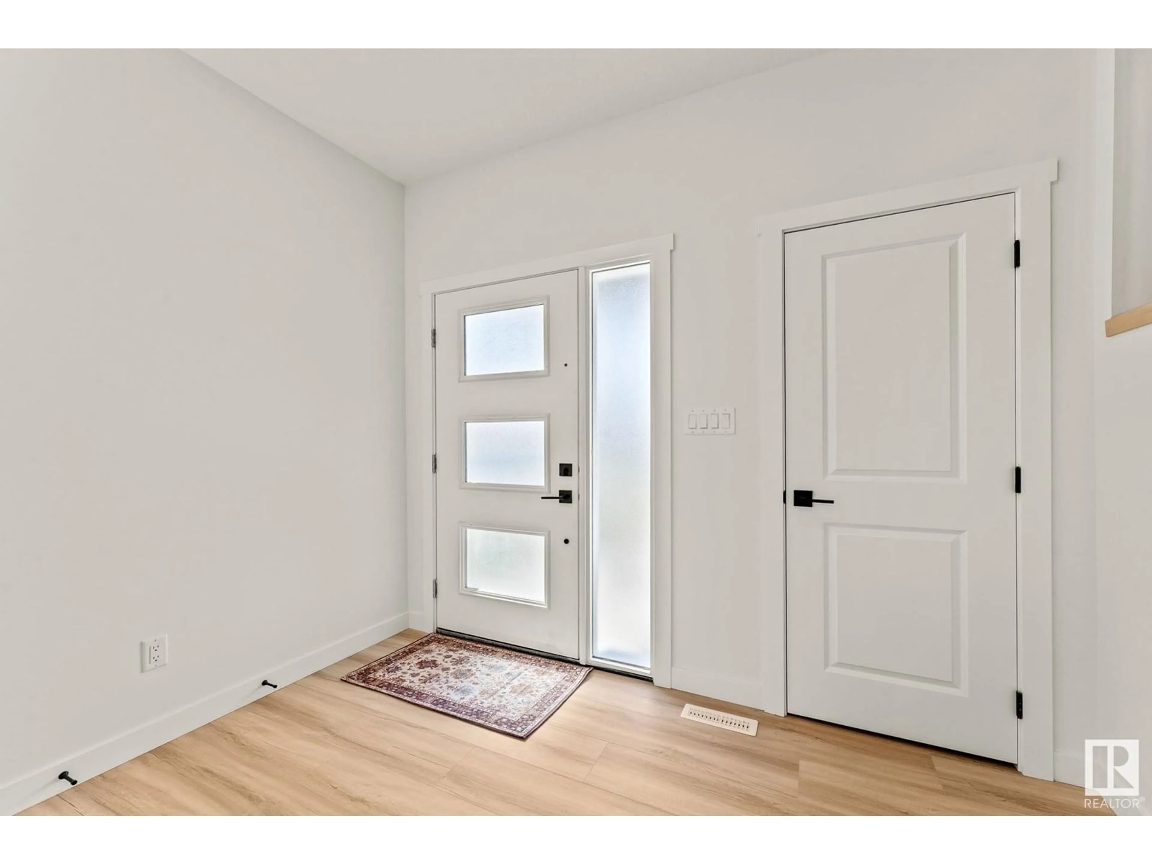 Indoor entryway for 5260 47 AVENUE, Calmar Alberta T0C0V0