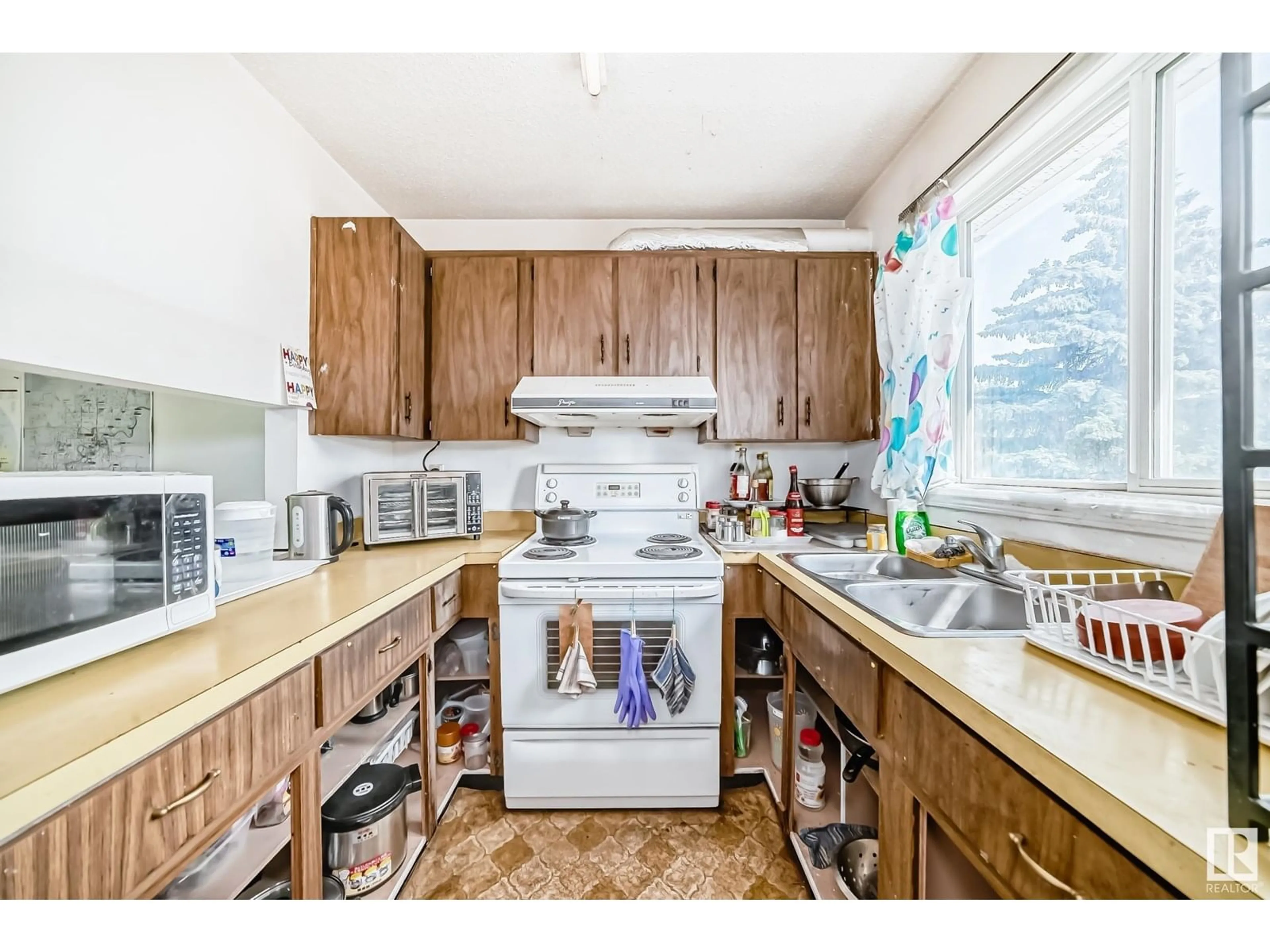 Standard kitchen, wood/laminate floor for 5538 145 AV, Edmonton Alberta T5A3R3