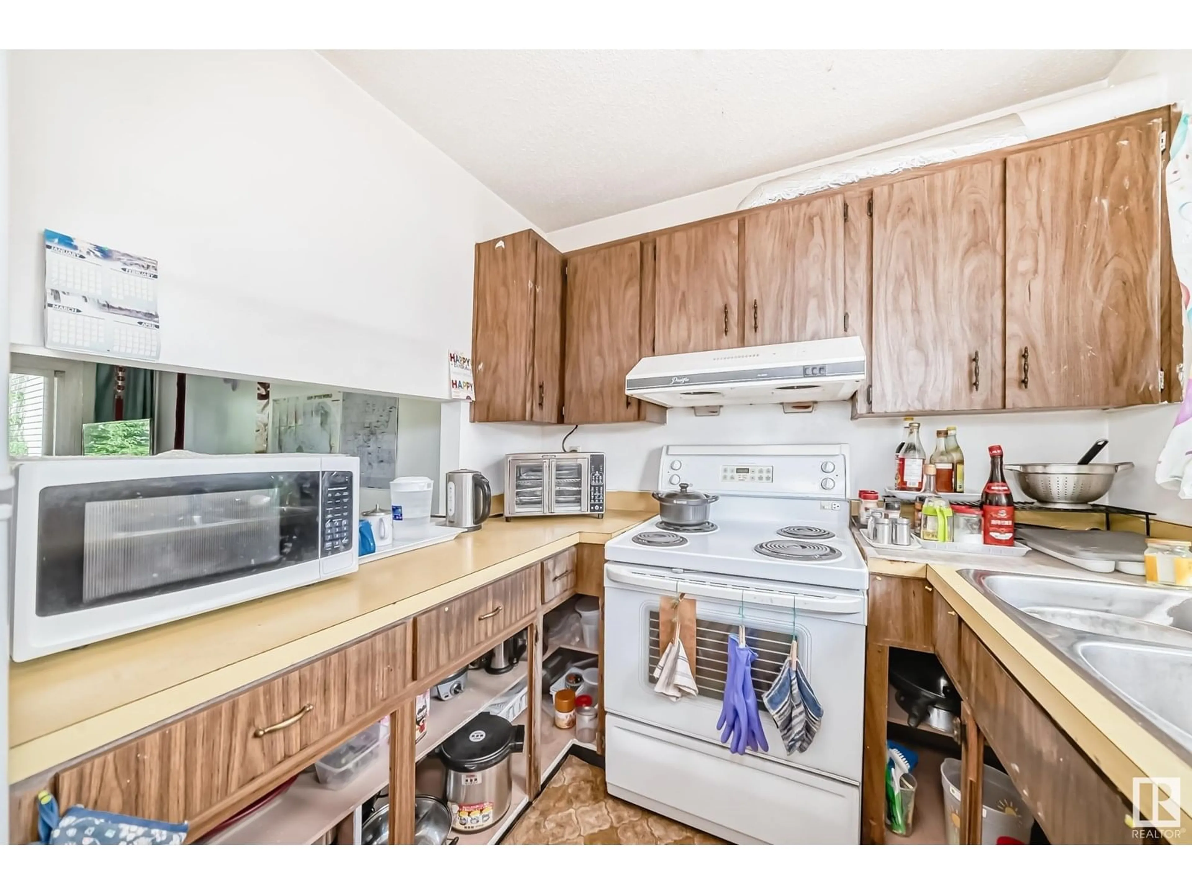 Standard kitchen, wood/laminate floor for 5538 145 AV, Edmonton Alberta T5A3R3