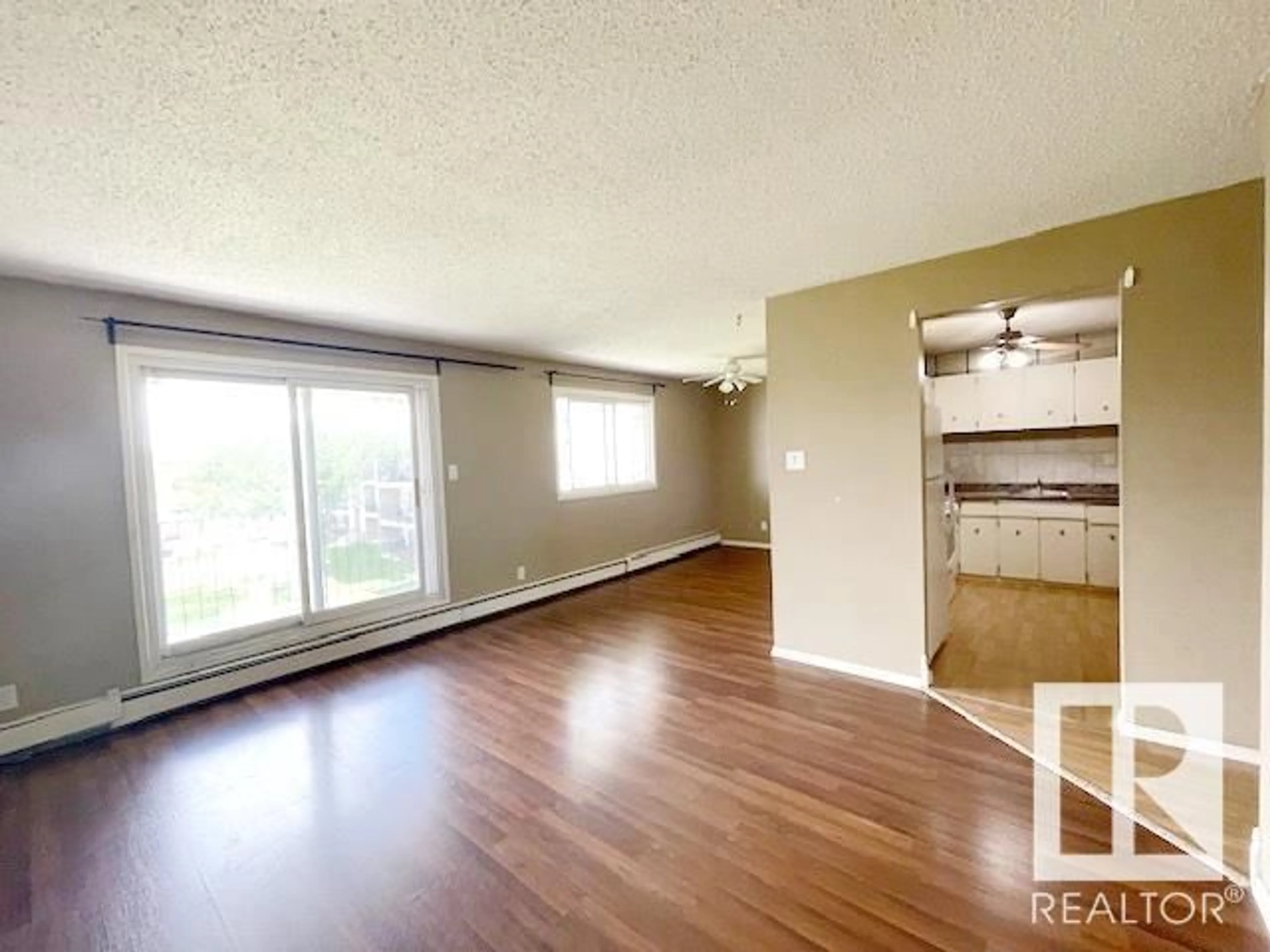 A pic of a room for #5 - 3803 76 ST, Edmonton Alberta T6K2P4