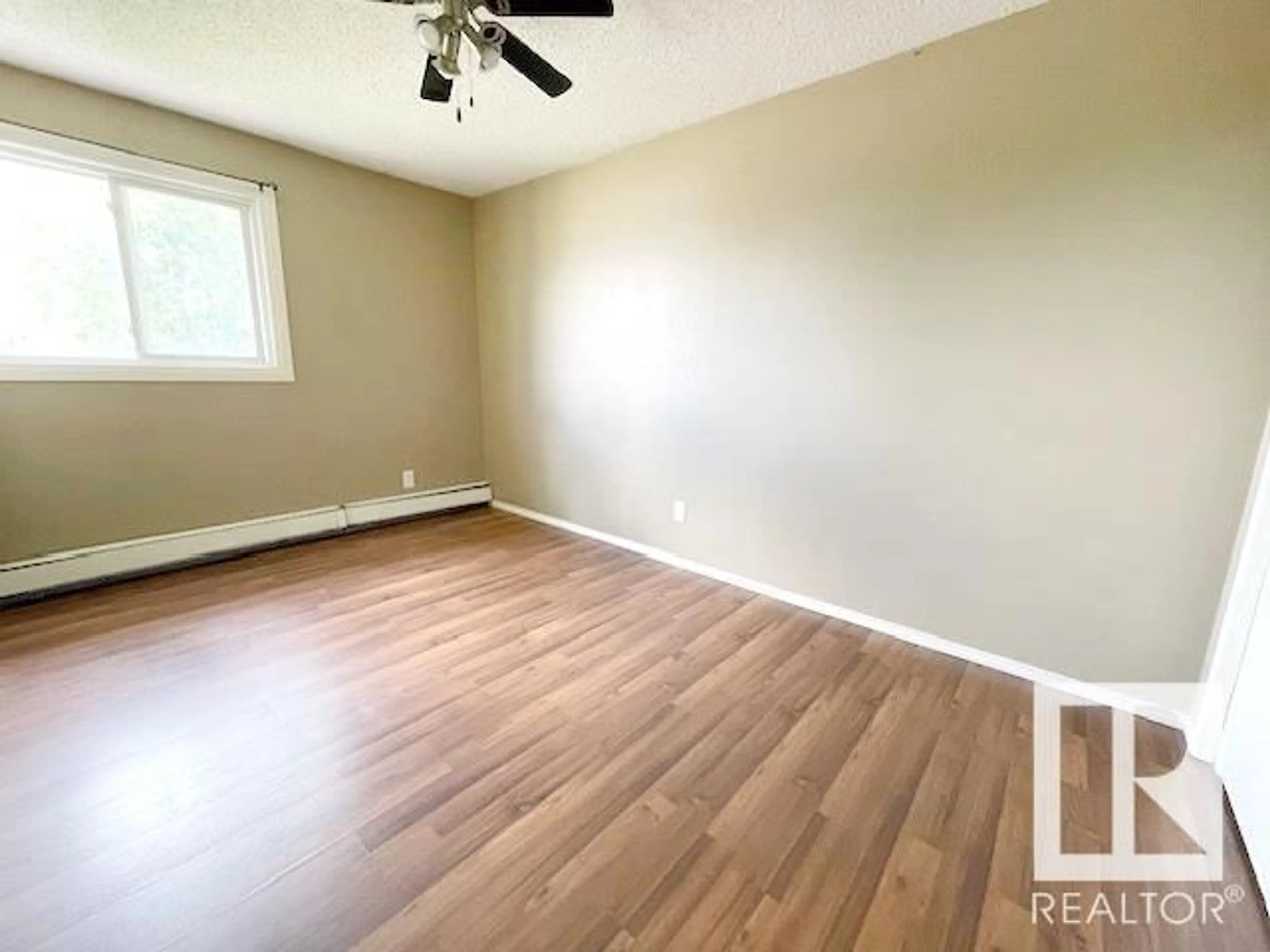 A pic of a room for #5 - 3803 76 ST, Edmonton Alberta T6K2P4