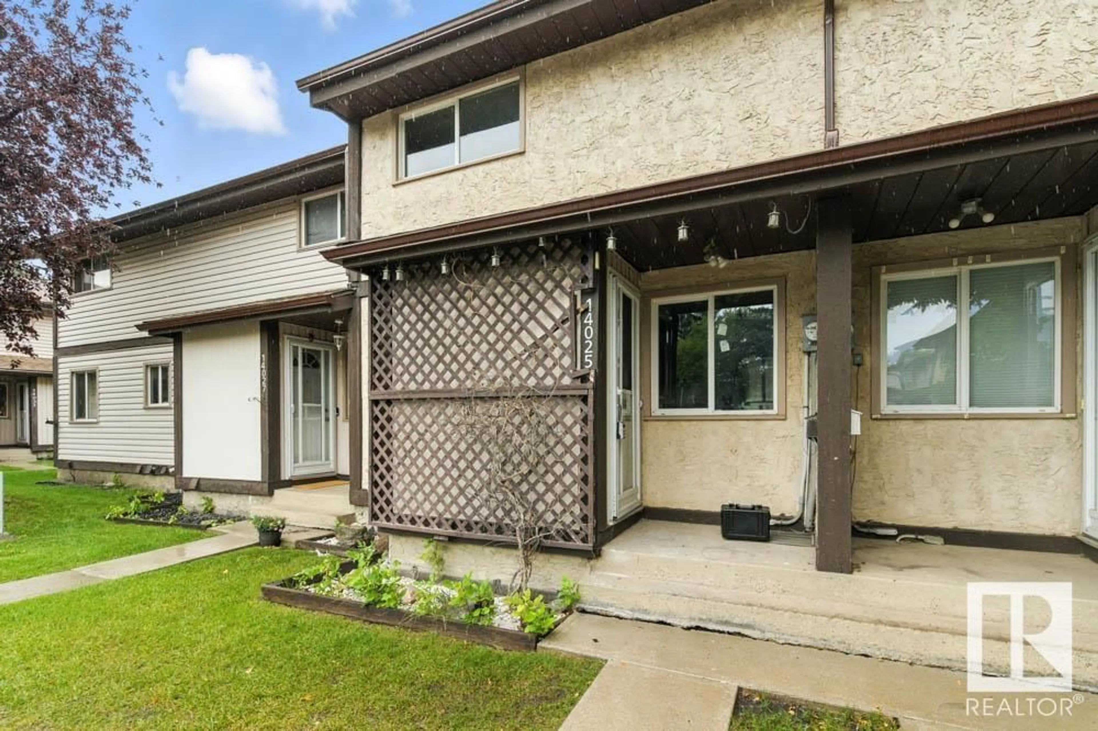 Home with vinyl exterior material, street for 14025 30 ST, Edmonton Alberta T5Y1R5