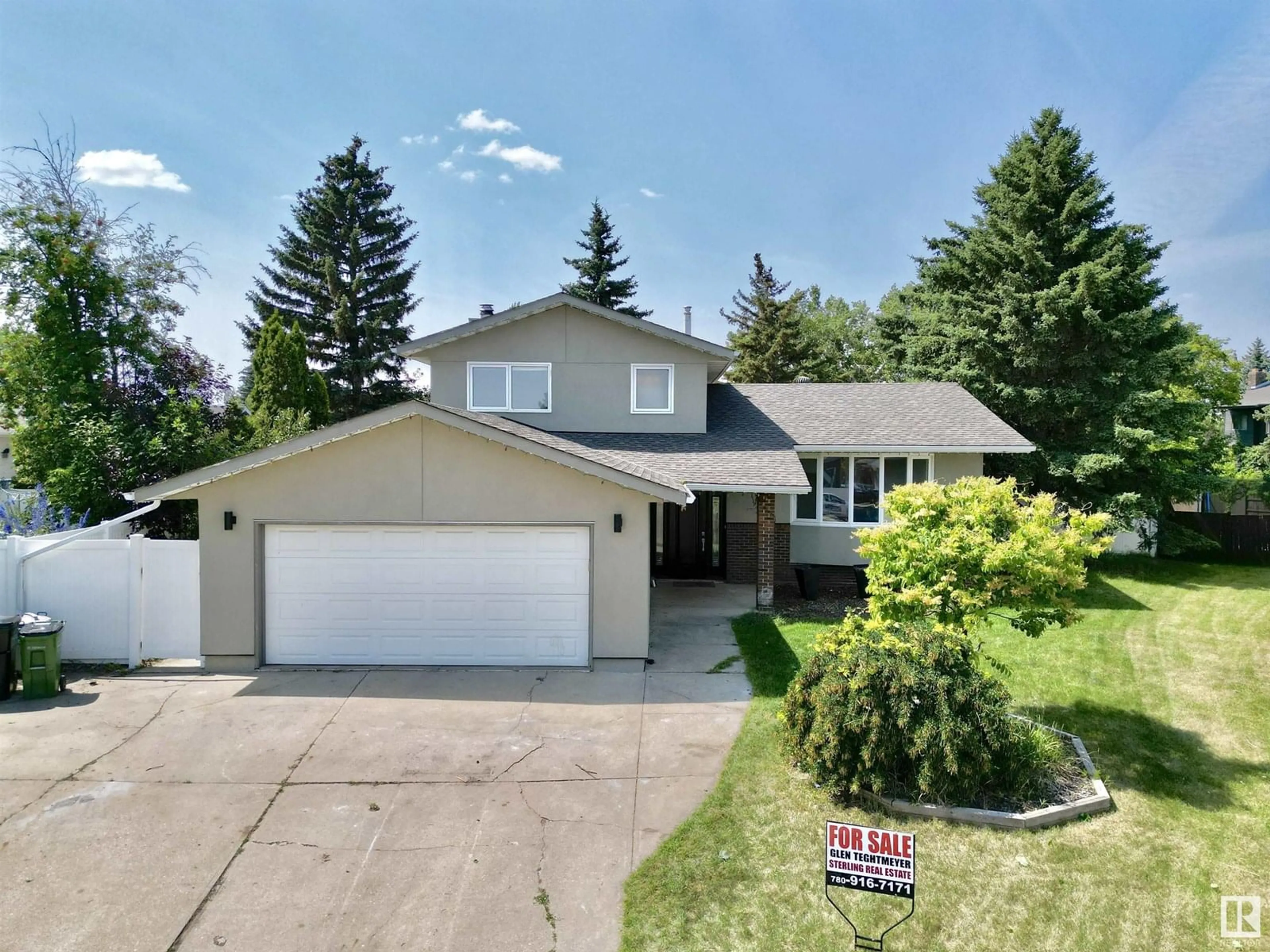 Home with vinyl exterior material, street for NW - 15020 55 ST, Edmonton Alberta T5A2L2