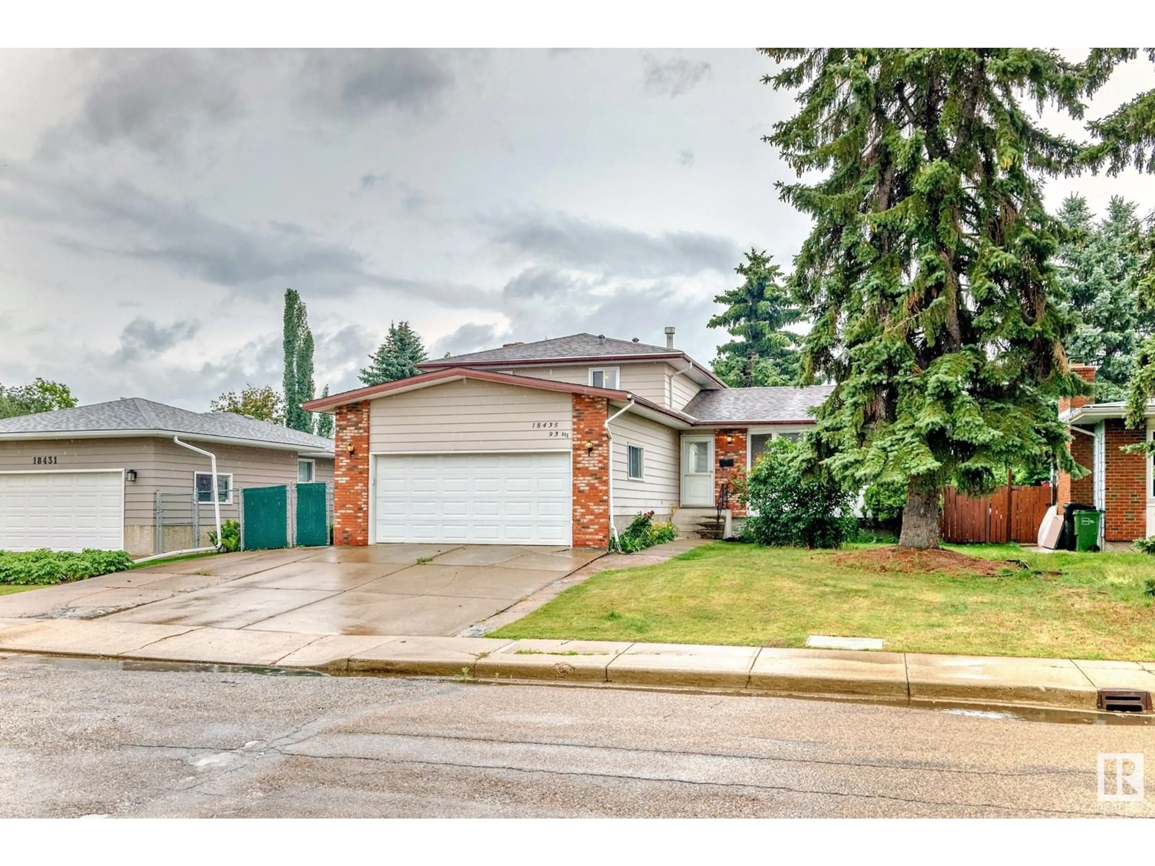 Home with vinyl exterior material, street for 18435 93 AV, Edmonton Alberta T5T1V5