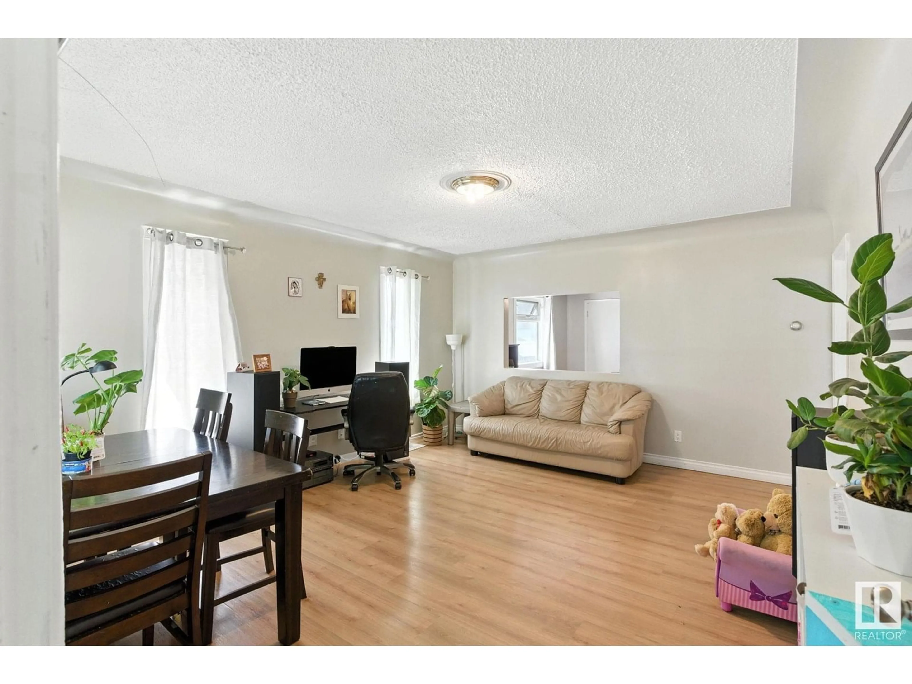 A pic of a room for 11920 71 ST, Edmonton Alberta T5B1W7