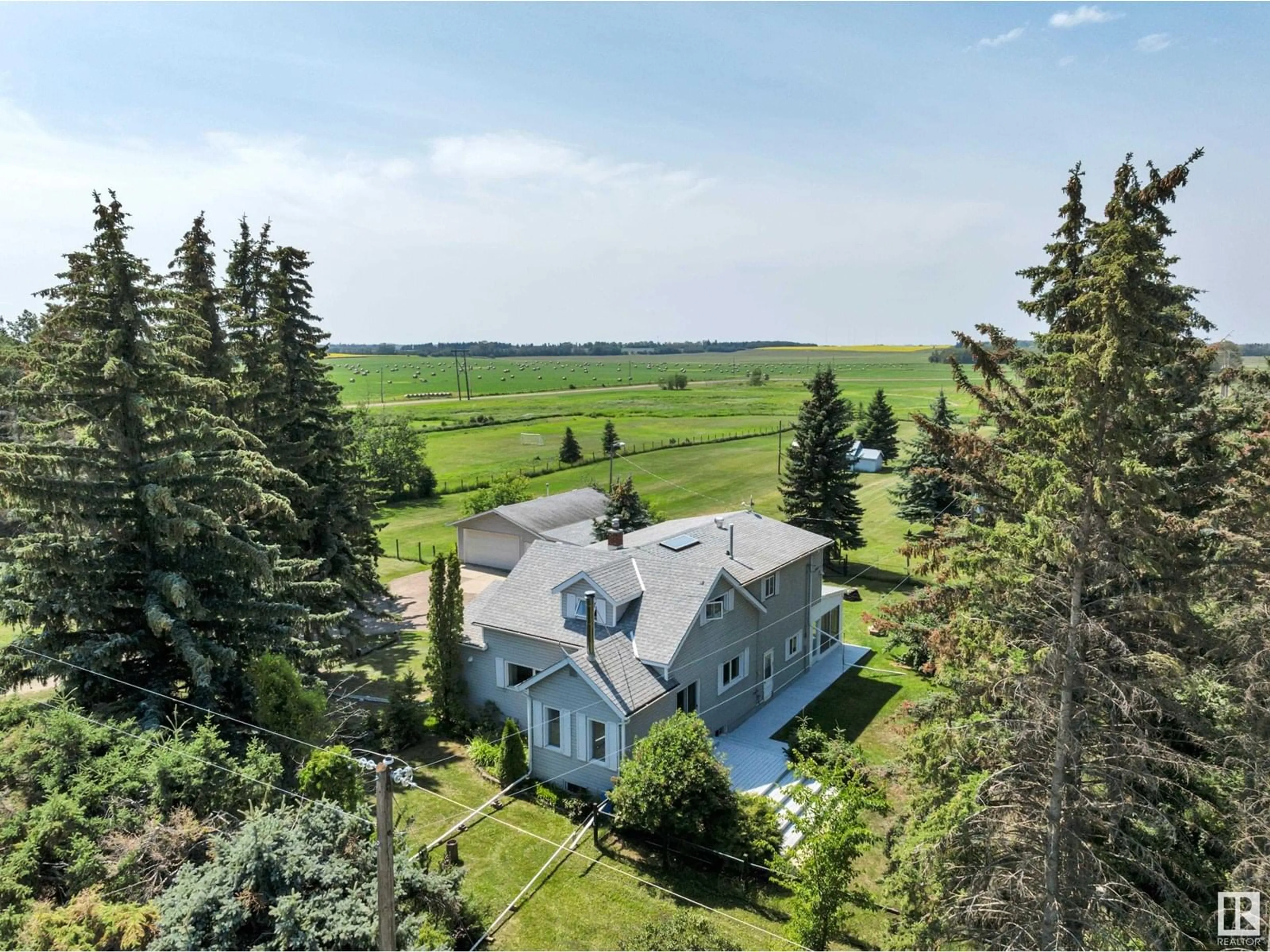 A pic from outside/outdoor area/front of a property/back of a property/a pic from drone, unknown for 50340 RGE ROAD 241, Rural Leduc County Alberta T4X0M9