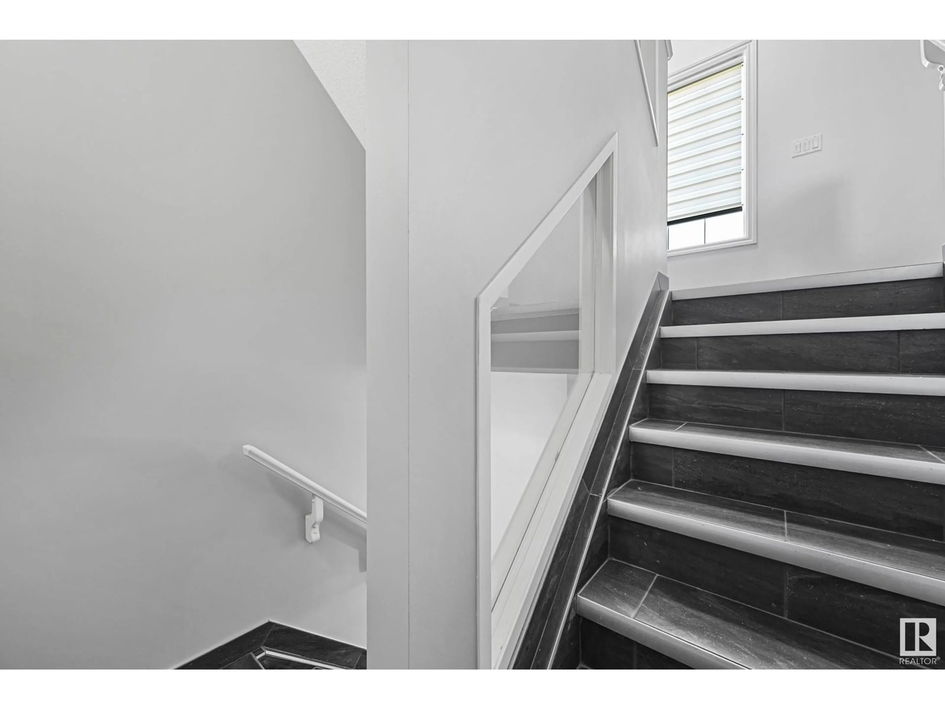Stairs for #91 - 13825 155 AVE, Edmonton Alberta T6V0B8
