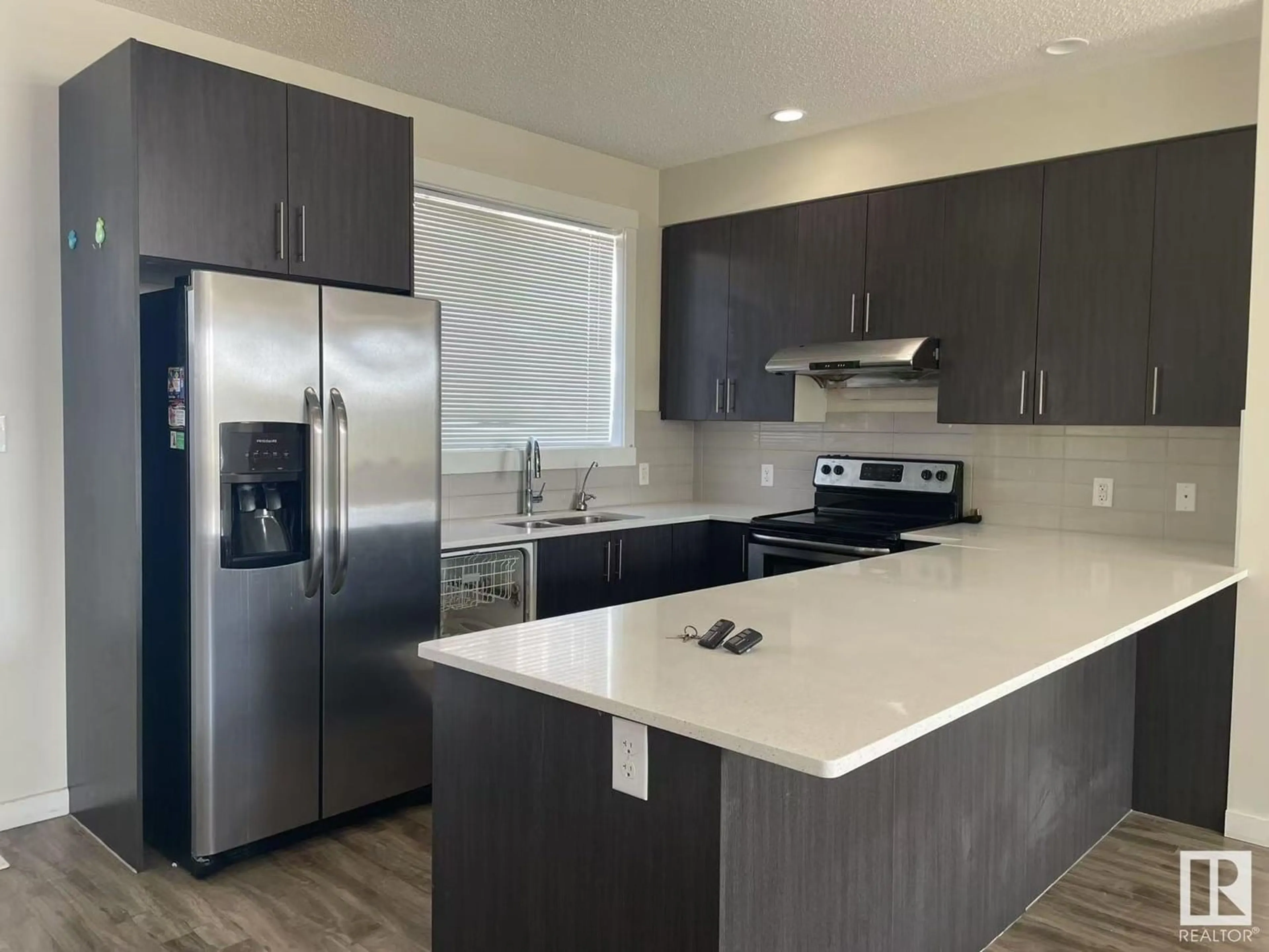 Open concept kitchen, unknown for 64 CRYSTALLINA NERA WAY, Edmonton Alberta T5Z0N6