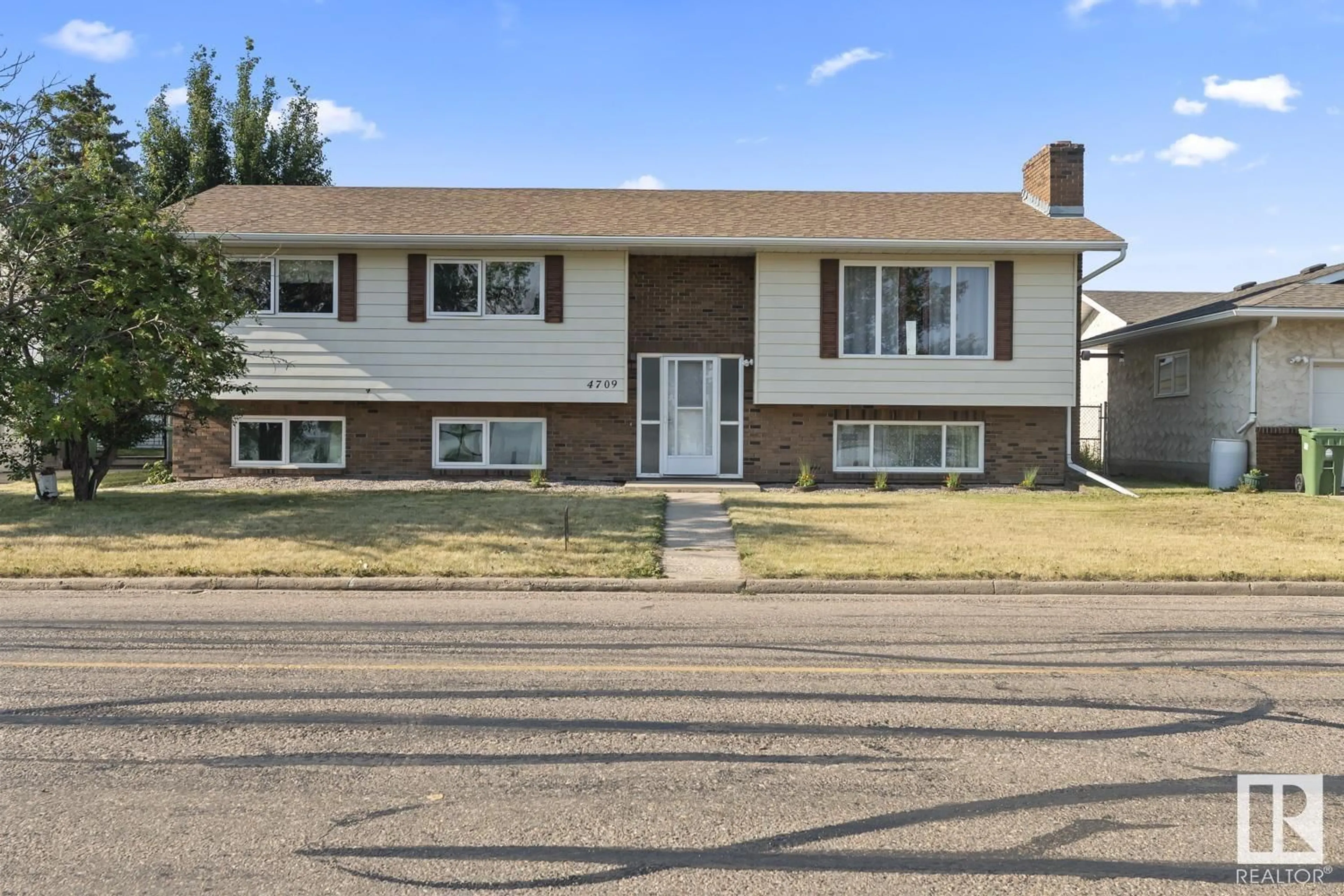 Home with vinyl exterior material, street for 4709 LAKESHORE DR, Bonnyville Town Alberta T9N1P9