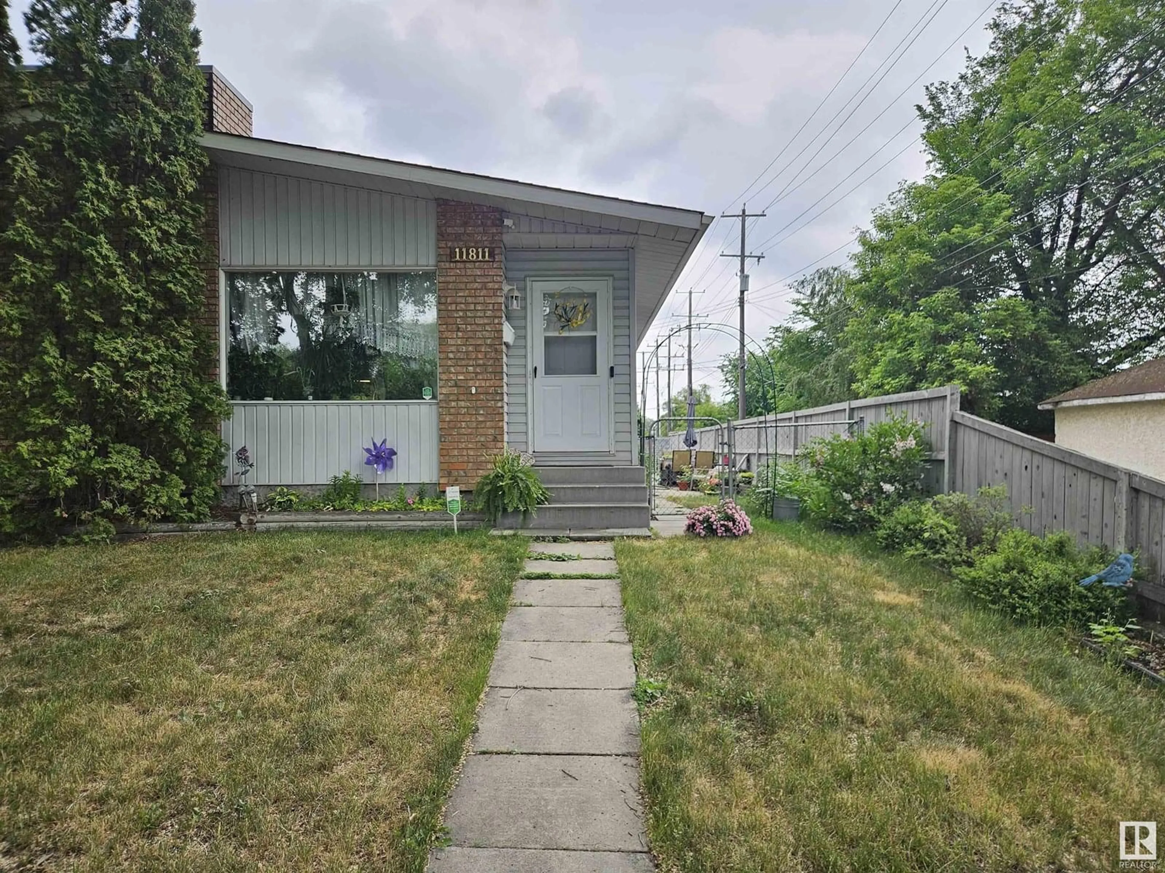 Unknown for 11811 51 ST, Edmonton Alberta T5W3G3