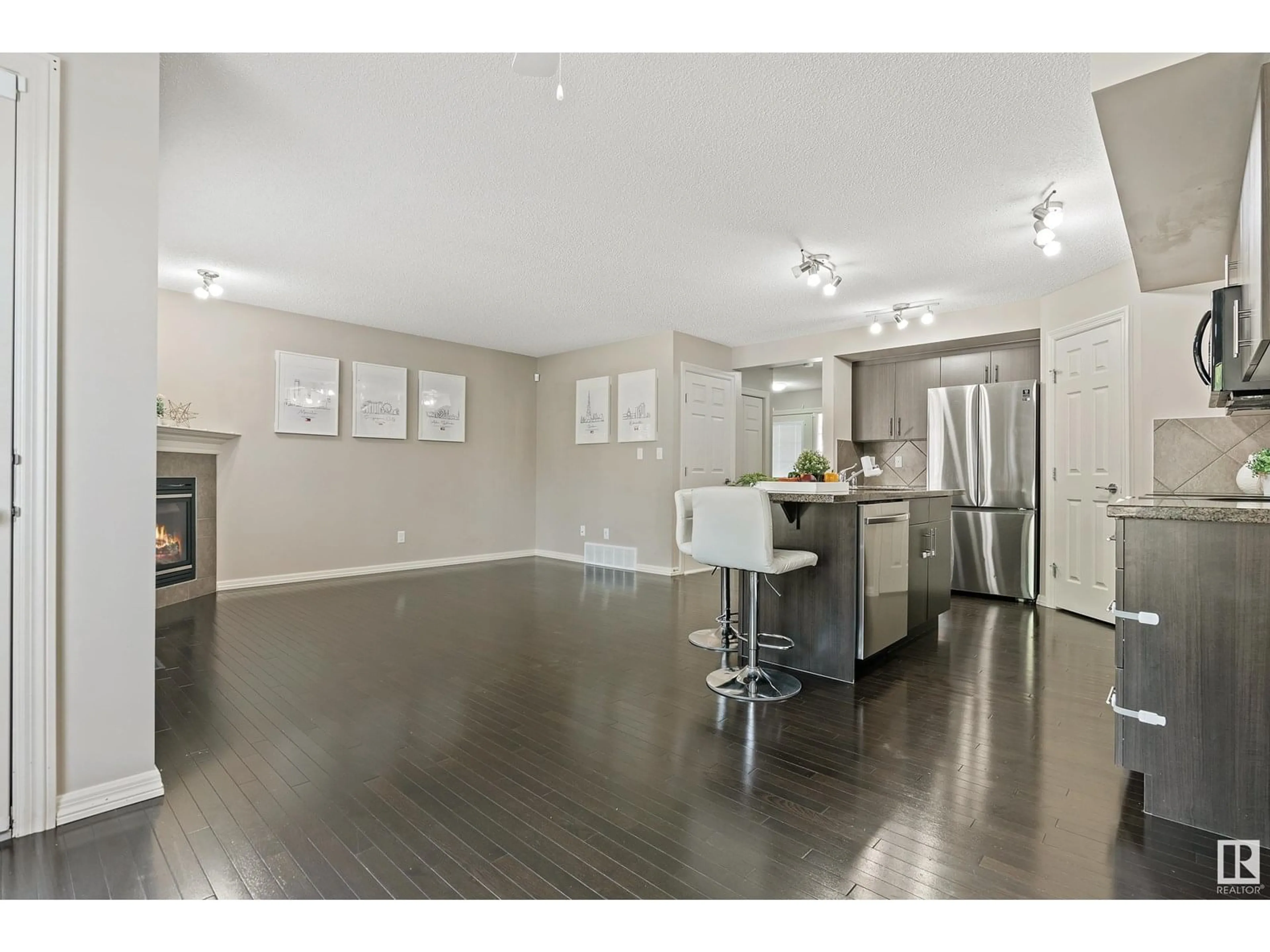 Open concept kitchen, unknown for 1301 CUNNINGHAM DR, Edmonton Alberta T6W0R7
