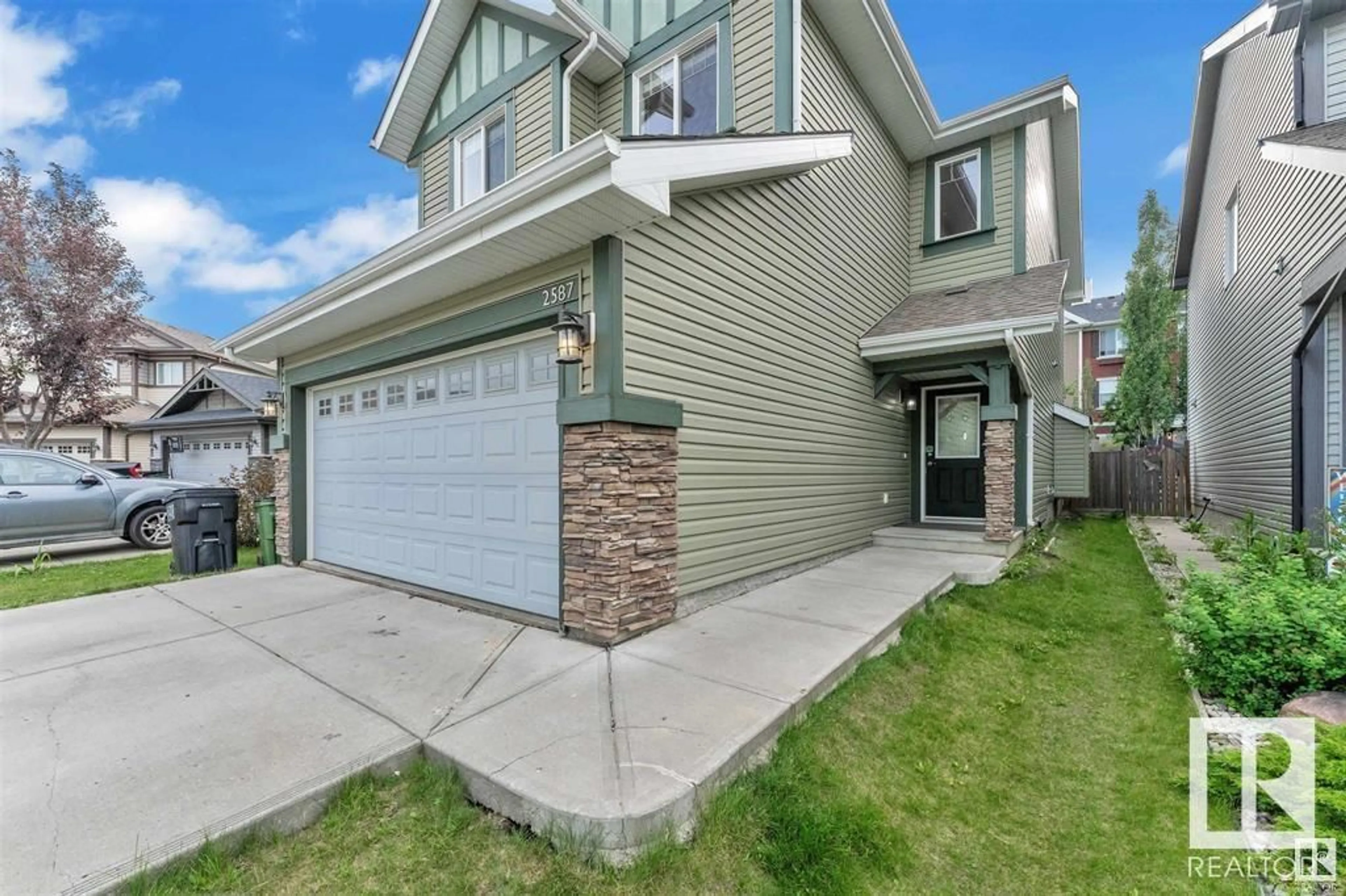 Home with vinyl exterior material, street for 2587 COLE CR, Edmonton Alberta T6W2A3