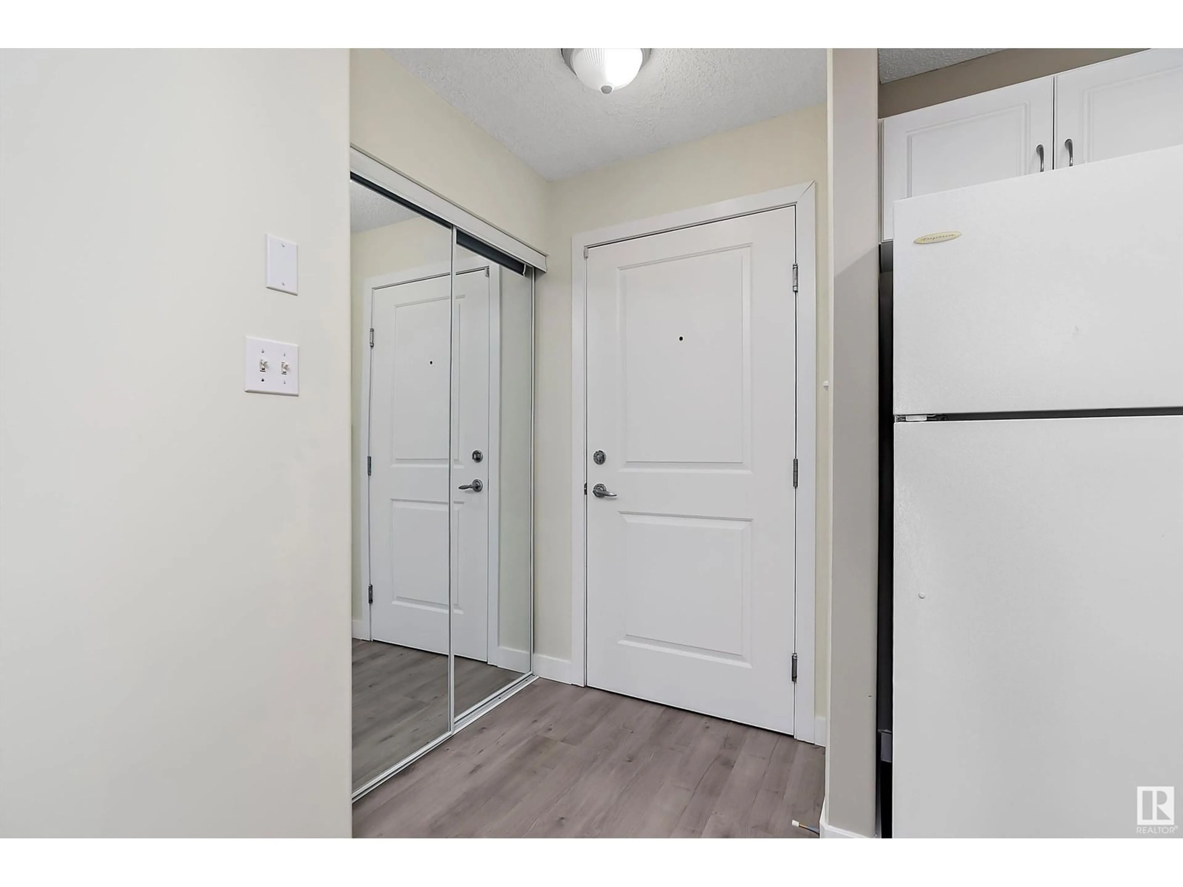 Indoor entryway for #123 - 2305 35A AV, Edmonton Alberta T6T1Z2