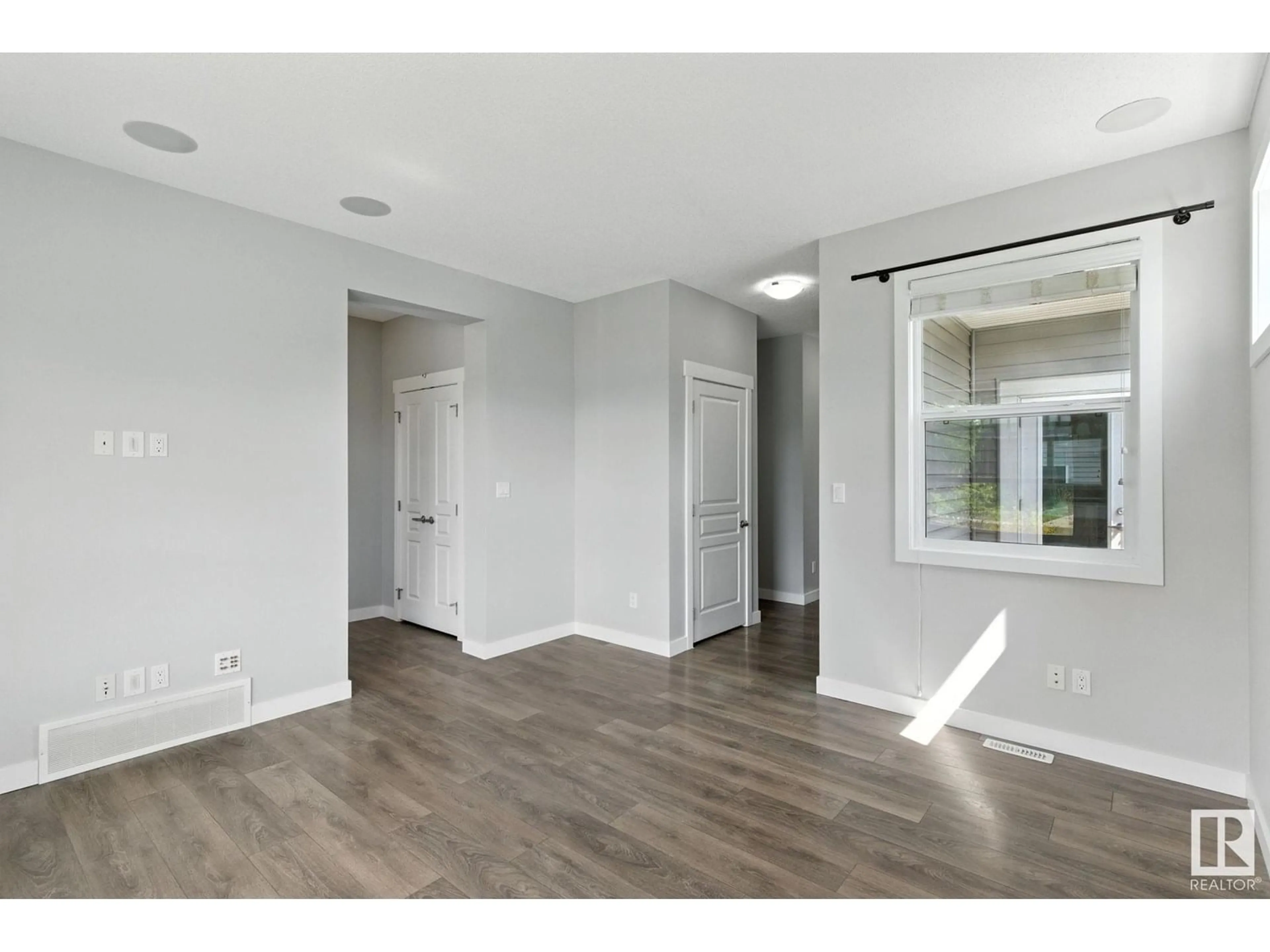 Unknown for 2033 CAVANAGH DR, Edmonton Alberta T6W3M7