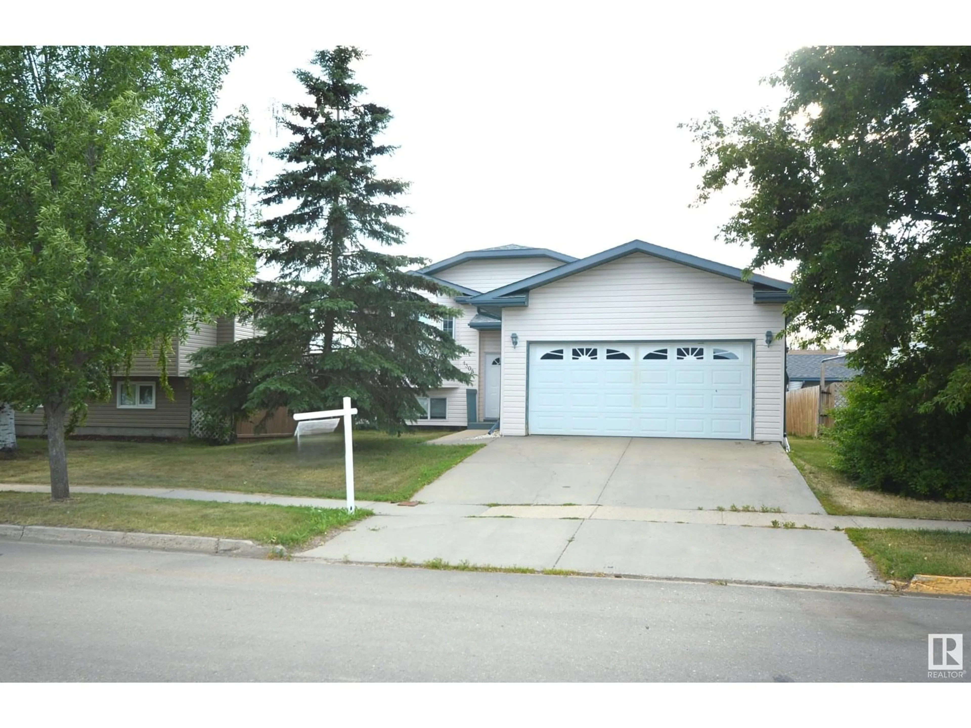 Home with vinyl exterior material, street for 4308 39 ST, Bonnyville Town Alberta T9N2K1