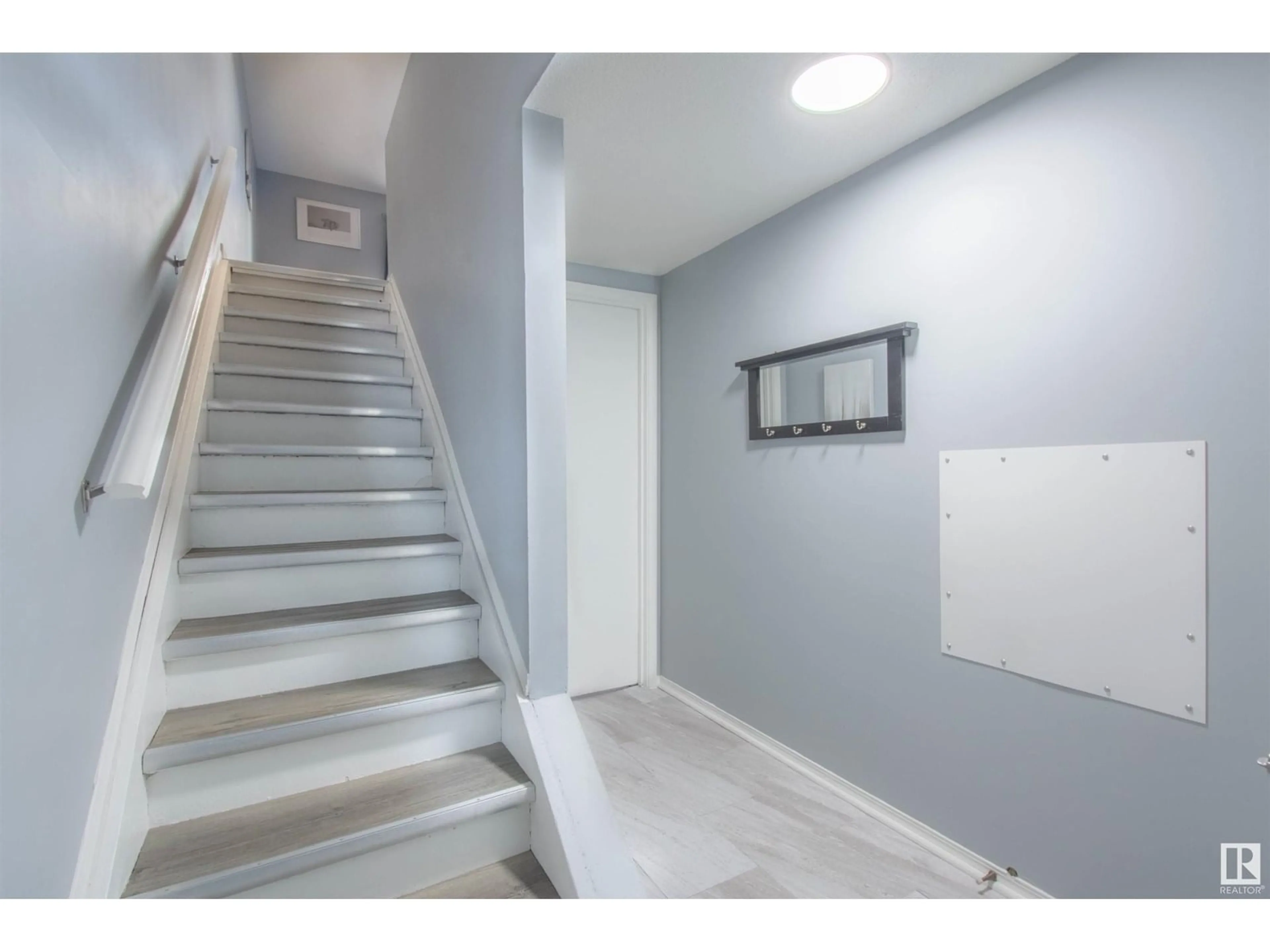 Indoor foyer for 768 ABBOTTSFIELD RD, Edmonton Alberta T5W4R4