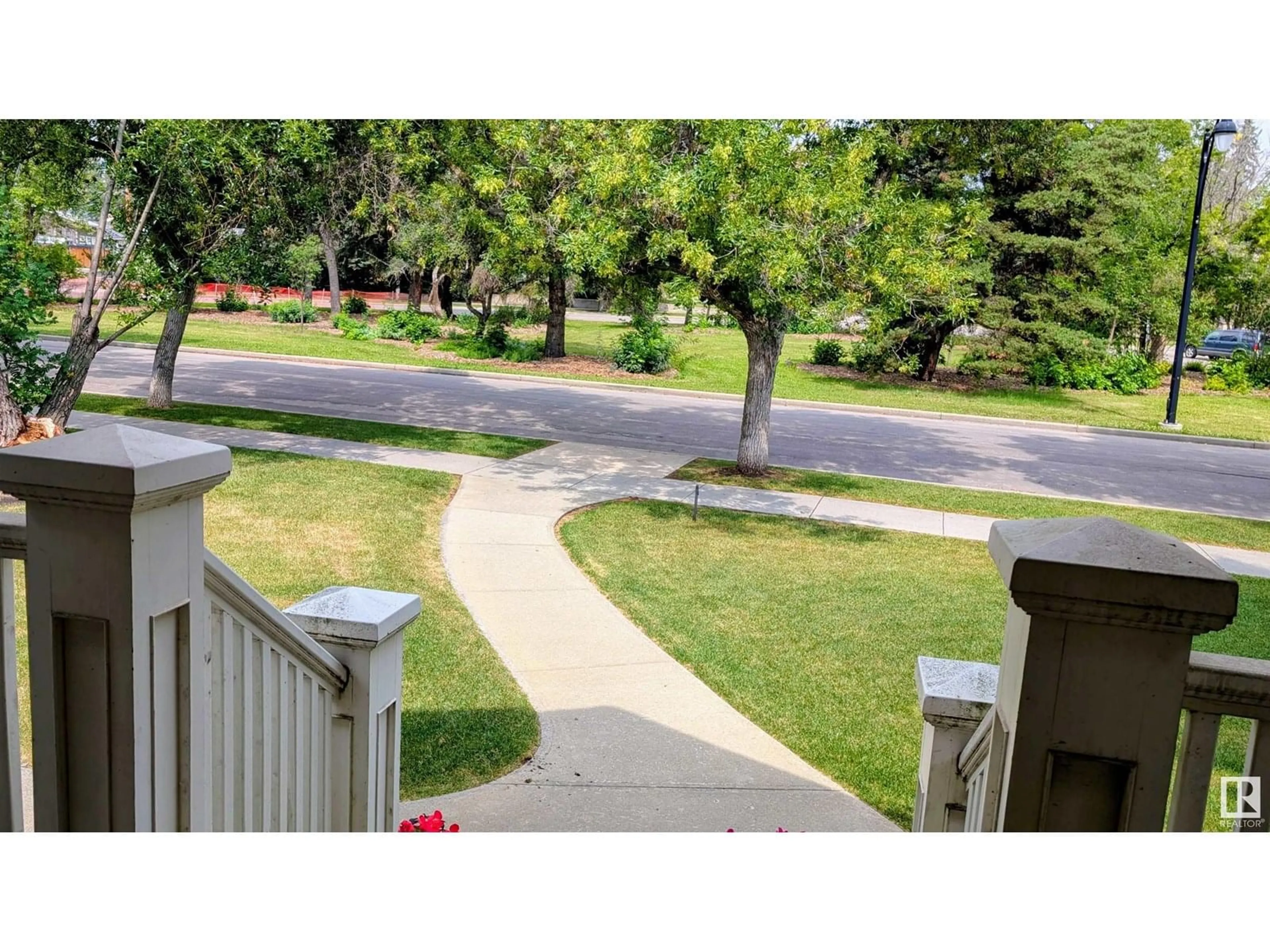 A pic from outside/outdoor area/front of a property/back of a property/a pic from drone, unknown for 14507 98 AVE NW, Edmonton Alberta T5N0G9