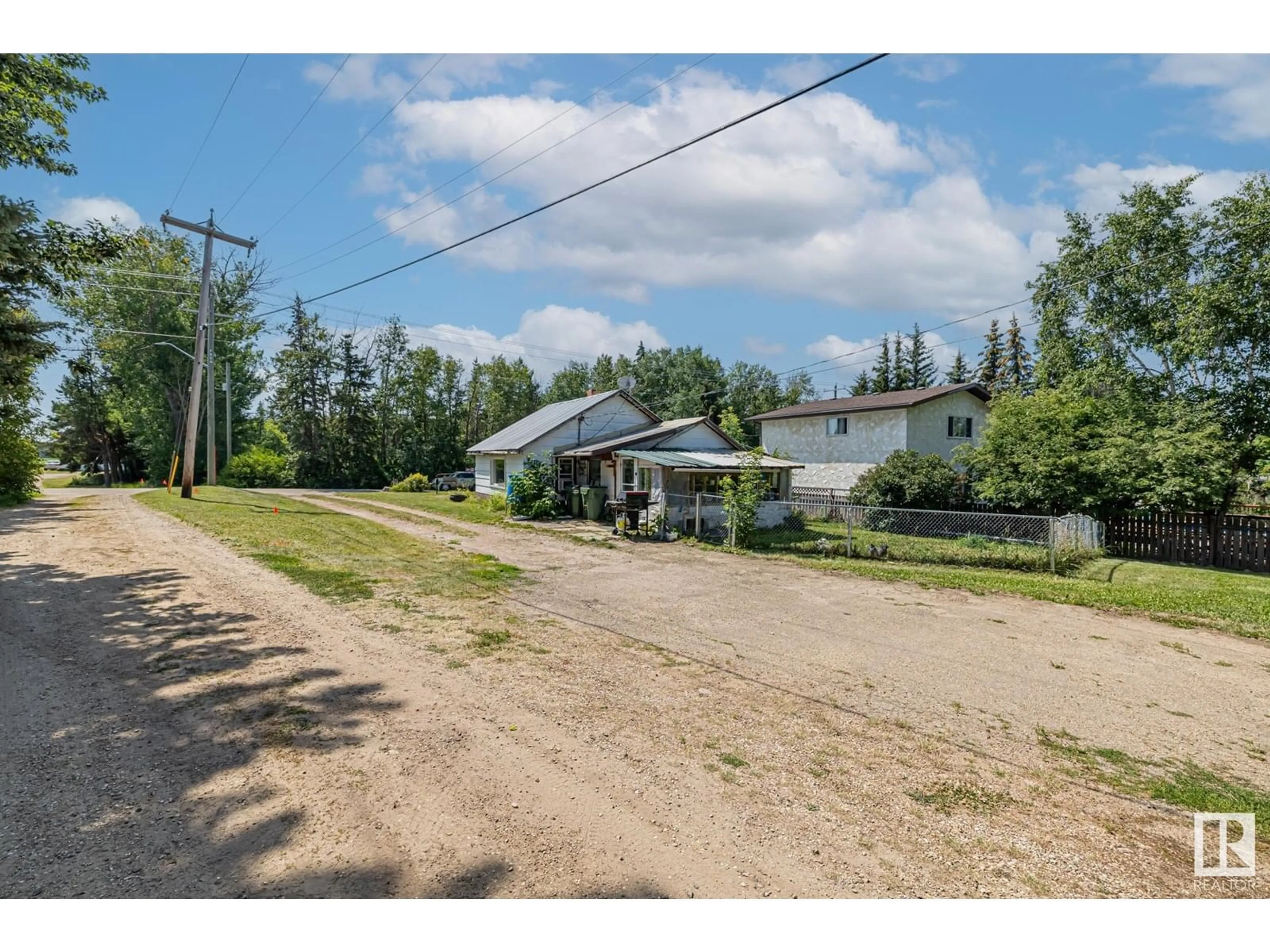 A pic from outside/outdoor area/front of a property/back of a property/a pic from drone, street for 4904 47 AV, Onoway Alberta T0E1V0