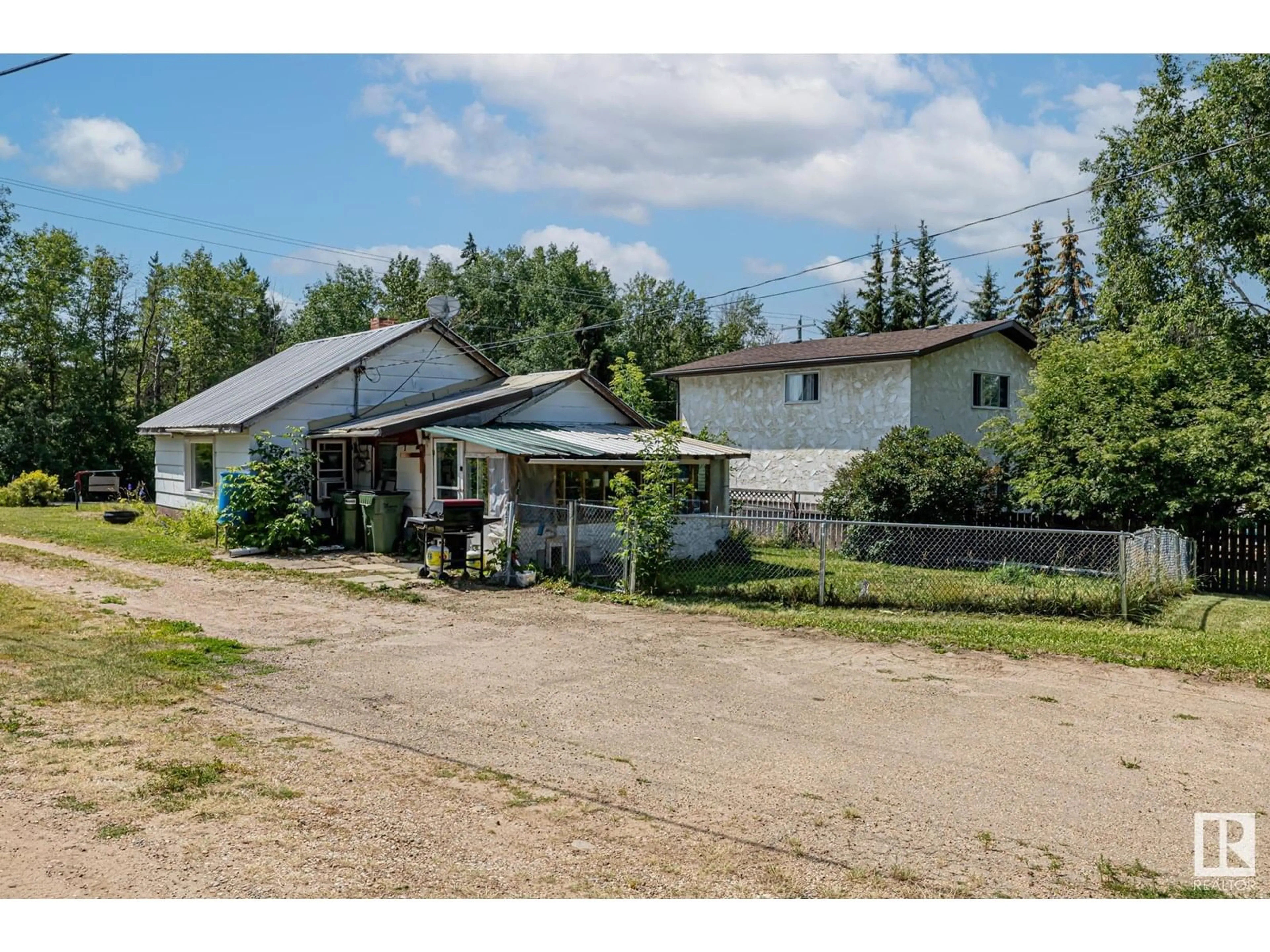 A pic from outside/outdoor area/front of a property/back of a property/a pic from drone, unknown for 4904 47 AV, Onoway Alberta T0E1V0