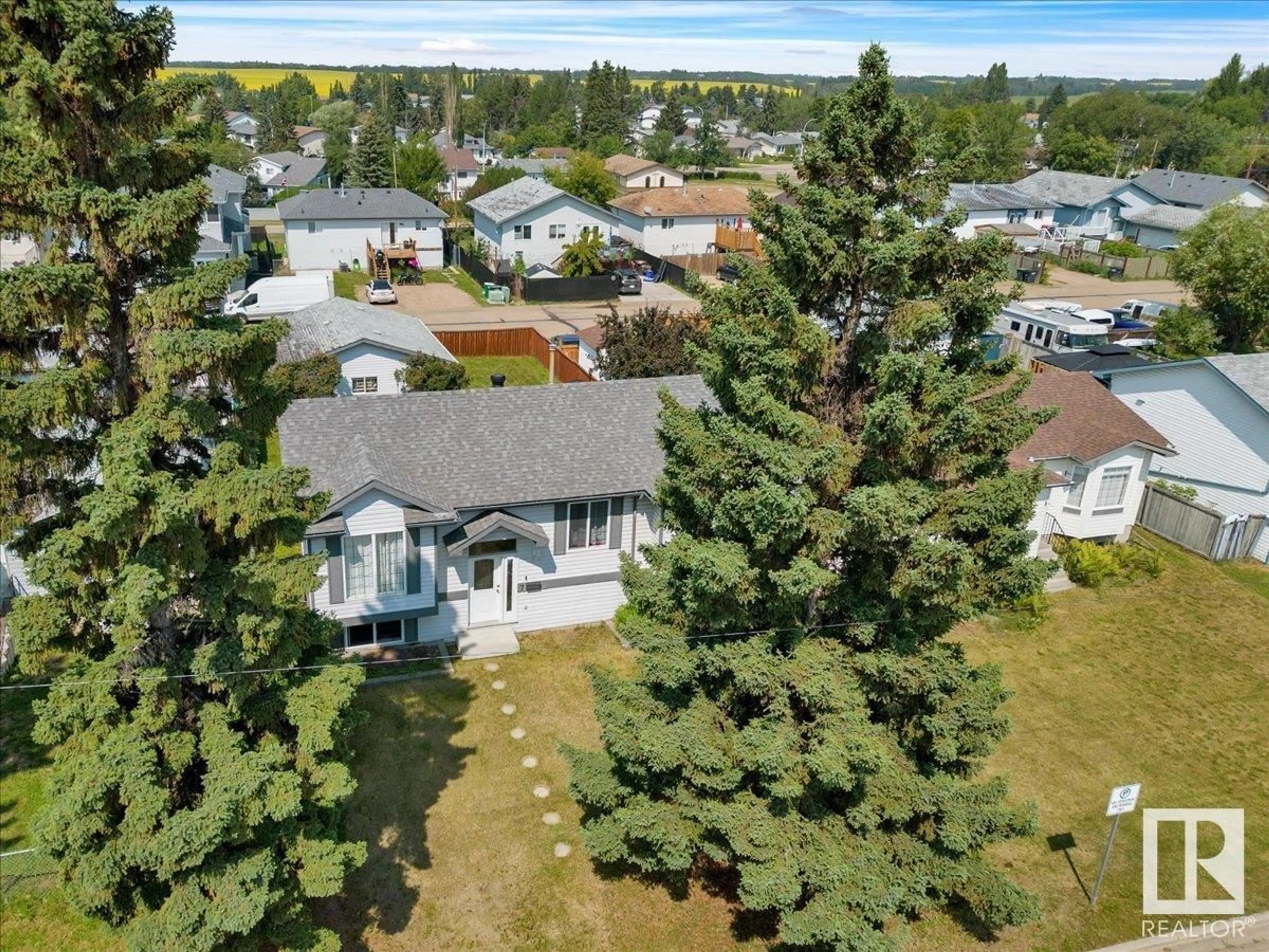 A pic from outside/outdoor area/front of a property/back of a property/a pic from drone, unknown for 7 SPRUCE MEADOW LN, Bon Accord Alberta T0A0K0