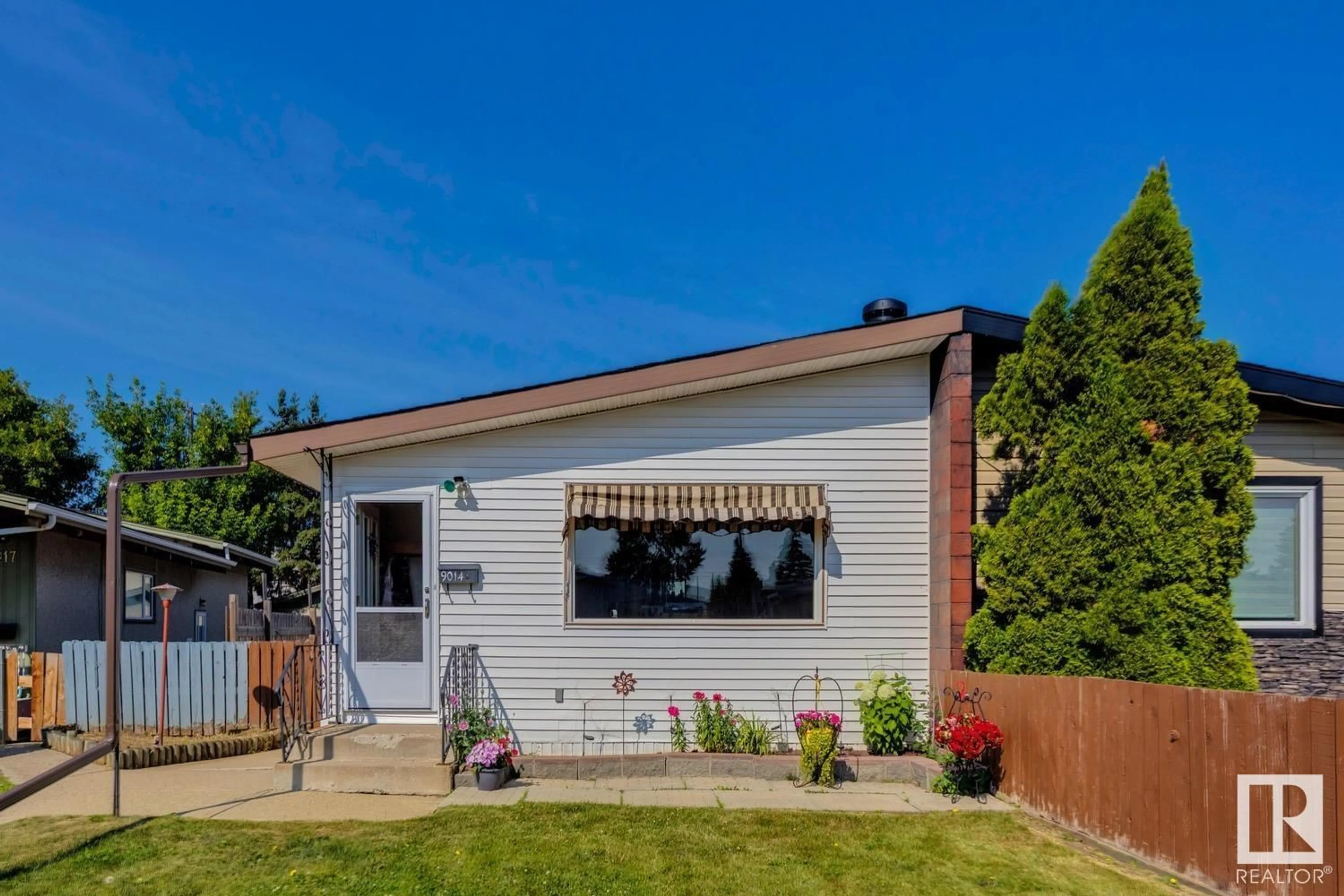 Home with vinyl exterior material, street for 9014 60 ST NW, Edmonton Alberta T6B1M8