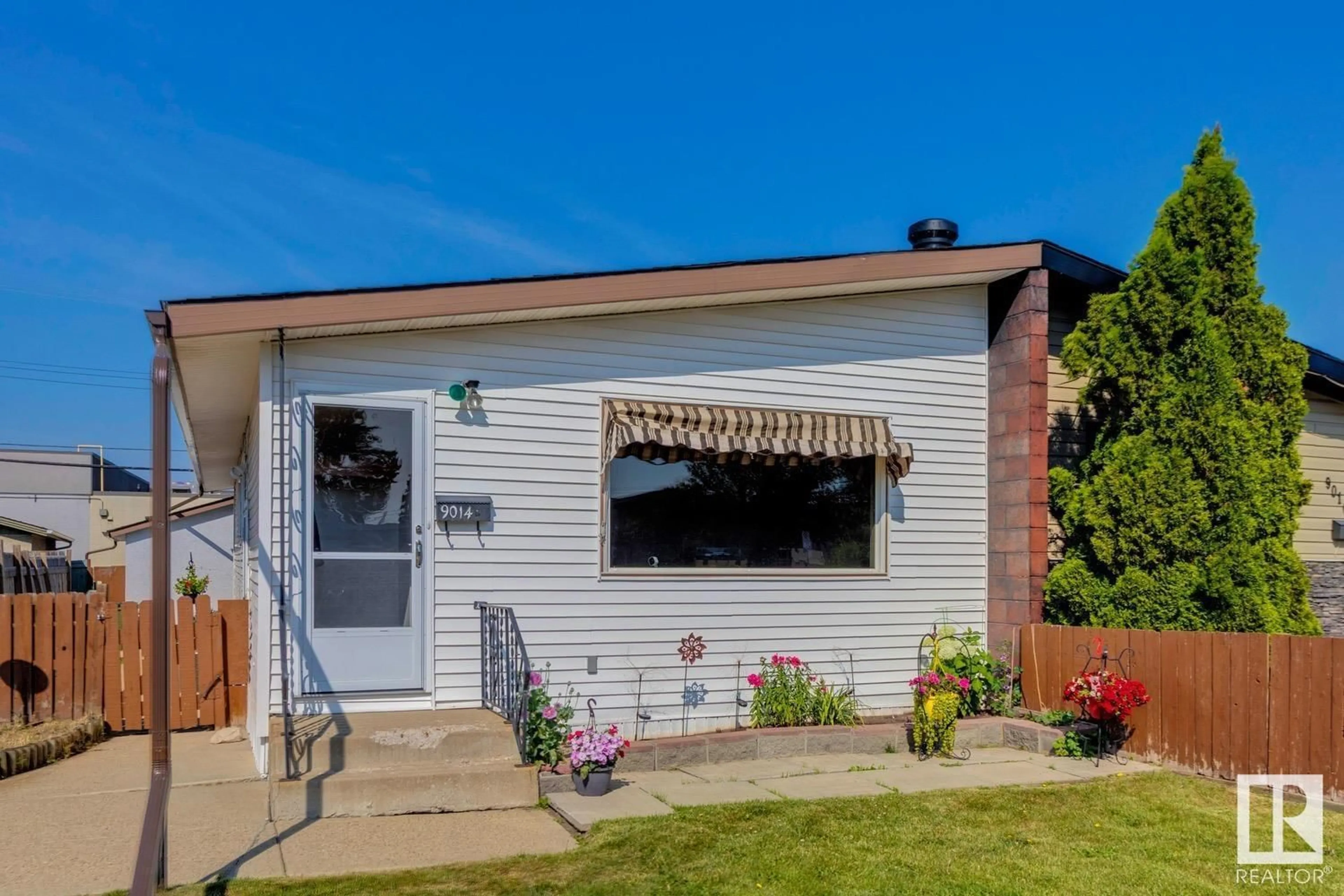 Home with vinyl exterior material, street for 9014 60 ST NW, Edmonton Alberta T6B1M8